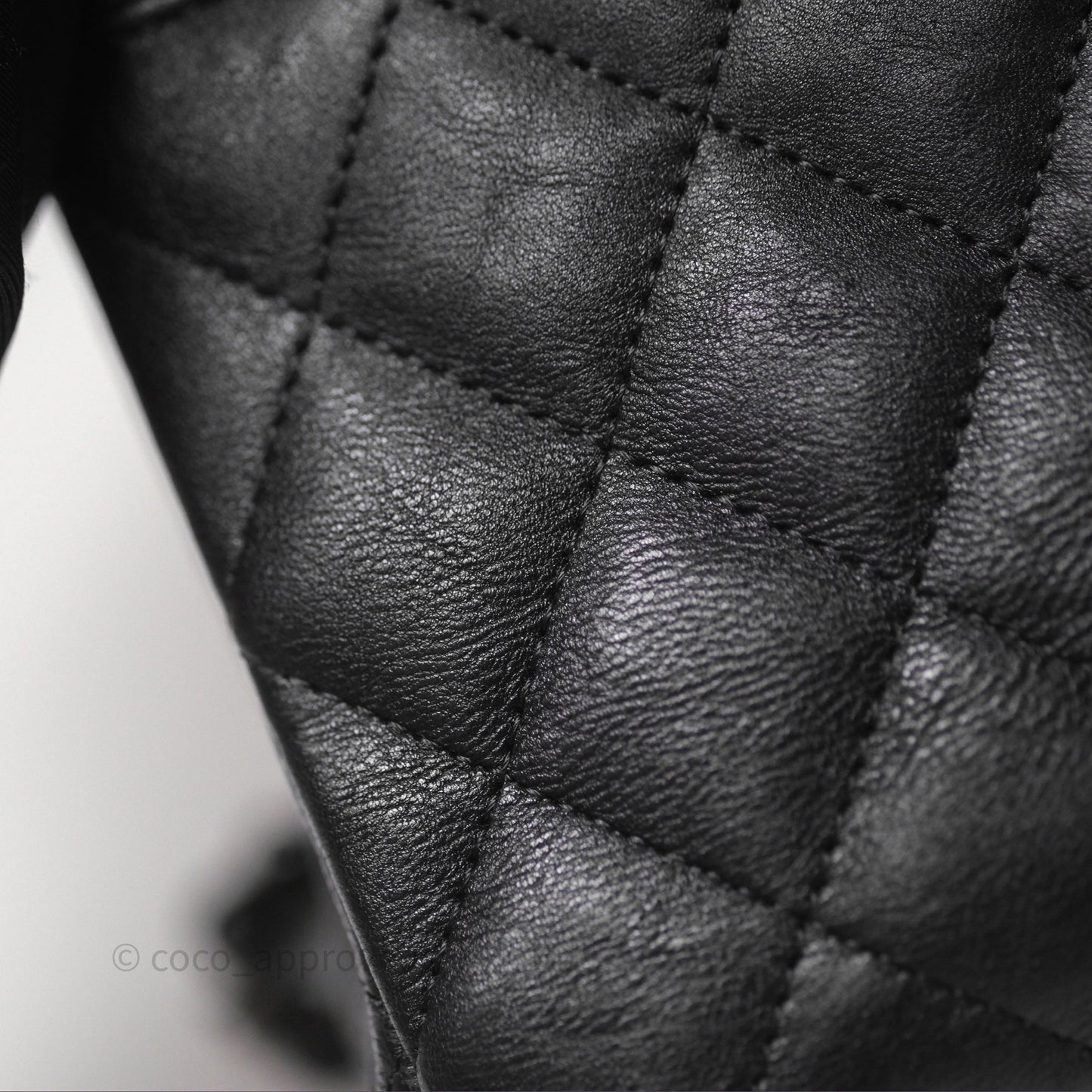 Chanel Classic Quilted M/L Medium Double Flap So Black Calfskin