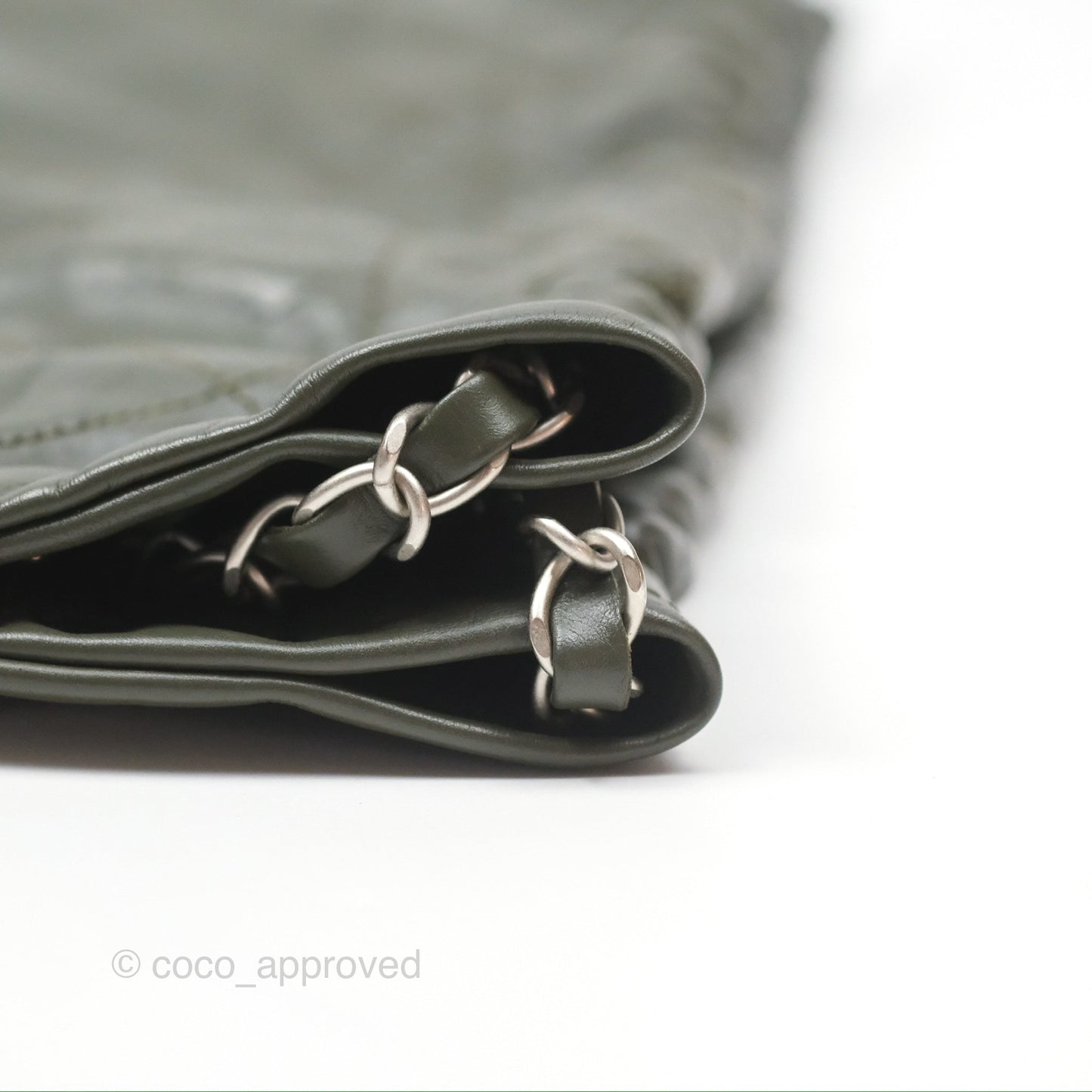 Chanel 22 Medium Green Shiny Calfskin Ruthenium Hardware