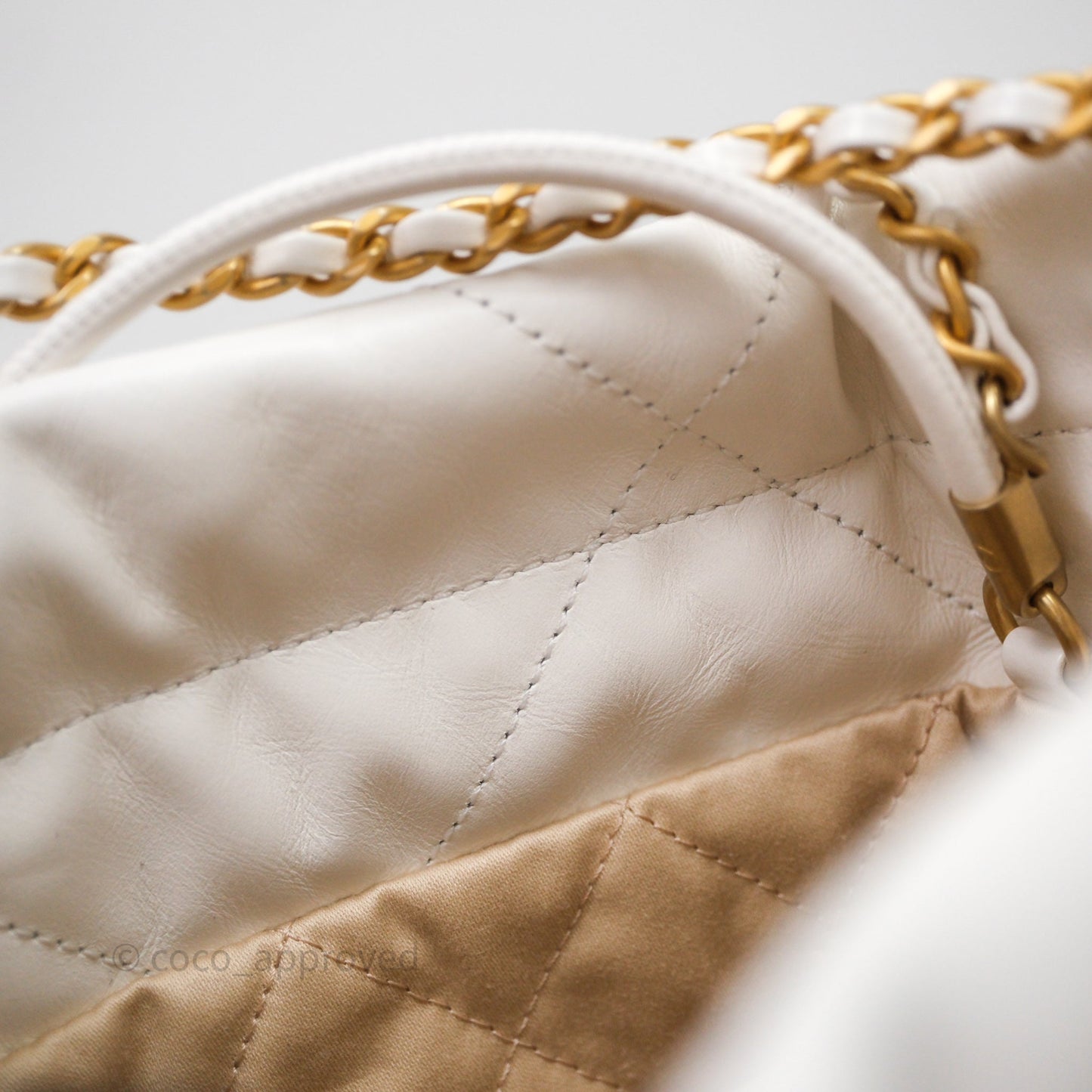 Chanel 22 Mini Bag White Shiny Crumpled Calfskin Aged Gold Hardware