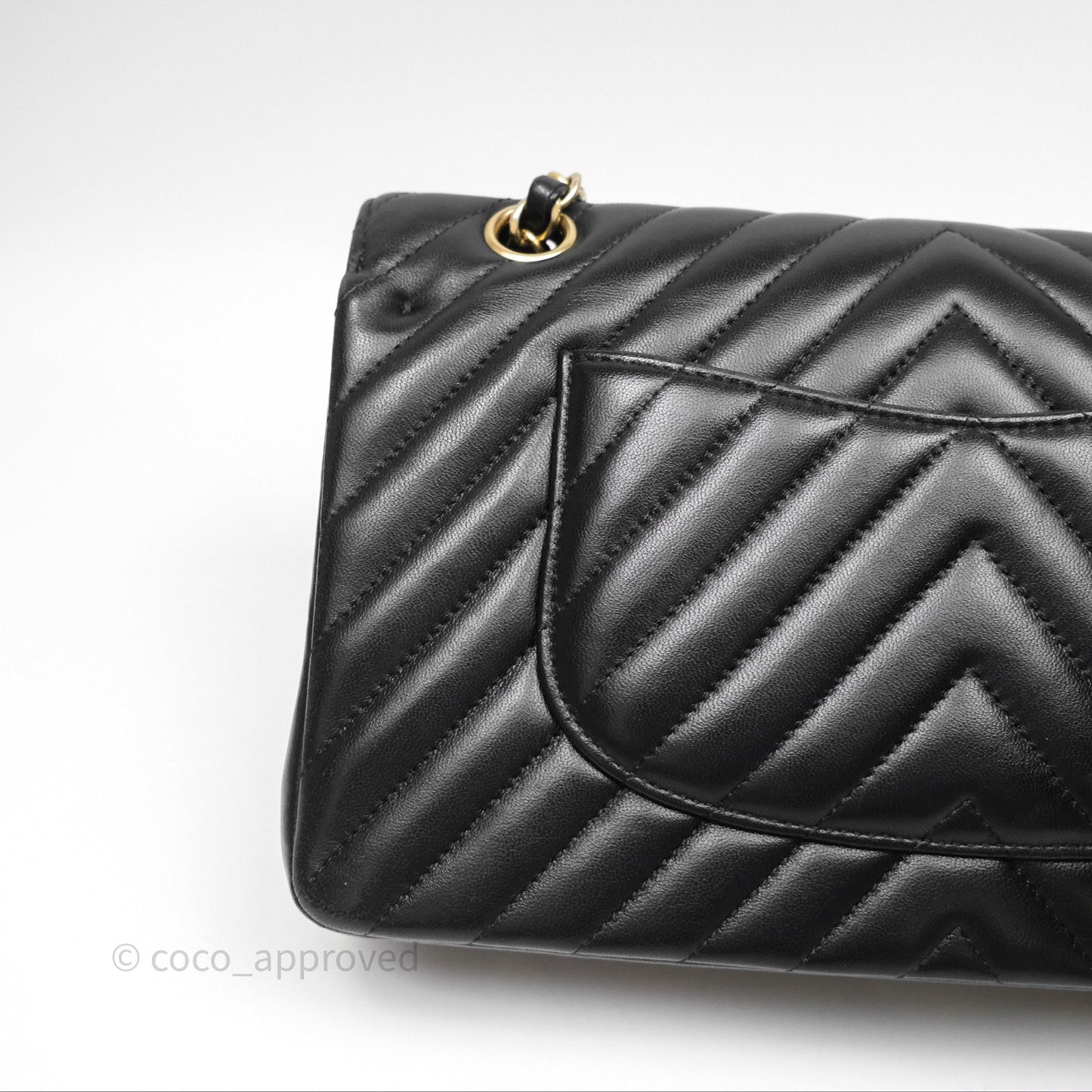 Chanel Classic M/L Medium Flap Chevron Black Lambskin Aged Gold Hardware