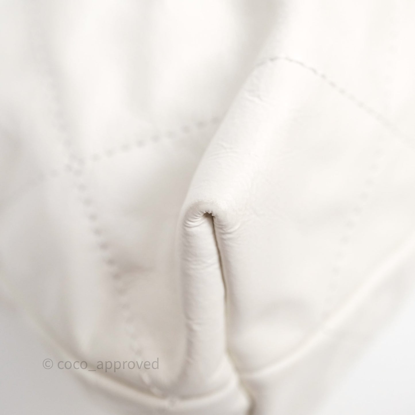 Chanel 22 Small White Shiny Crumpled Calfskin Aged Gold Hardware