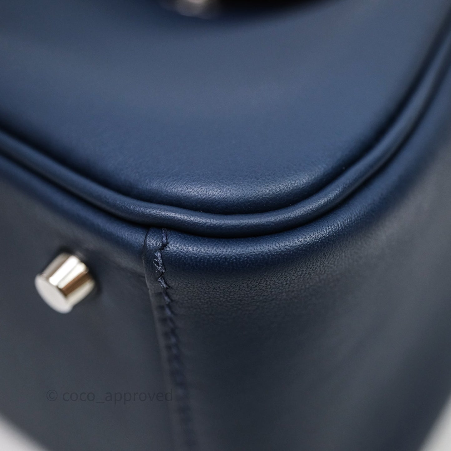 Hermès Mini Lindy II 20 Bleu Navy 7U / Rouge Grenat K1 Swift Palladium Hardware