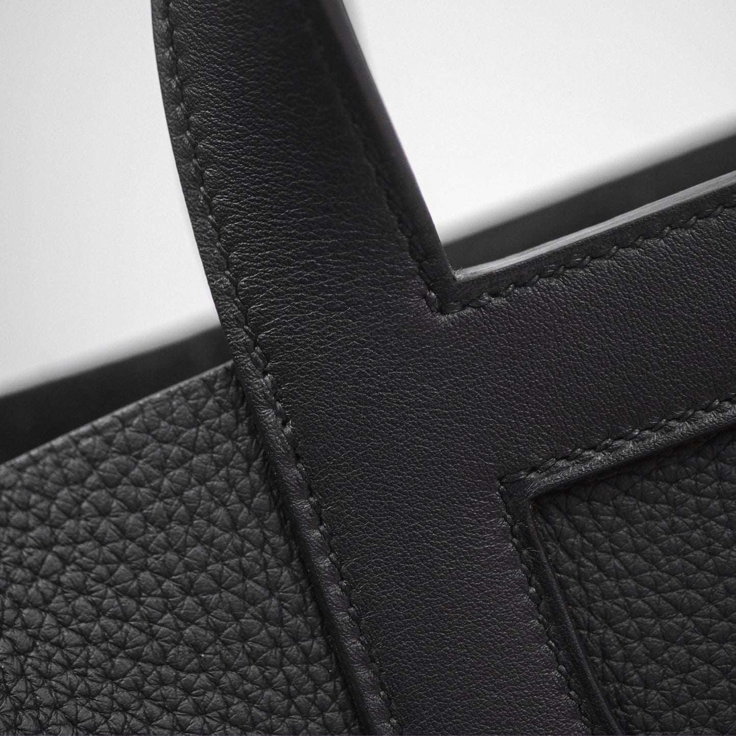 Hermès In-The-Loop 23 Noir 89 Clemence Palladium Hardware