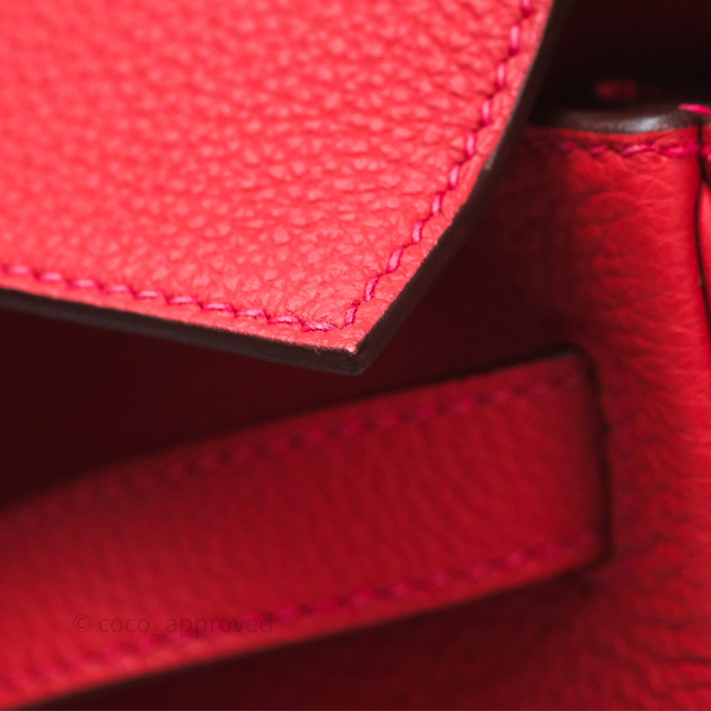 Hermès Kelly 28 Retourne Geranium D5 Togo Gold Hardware