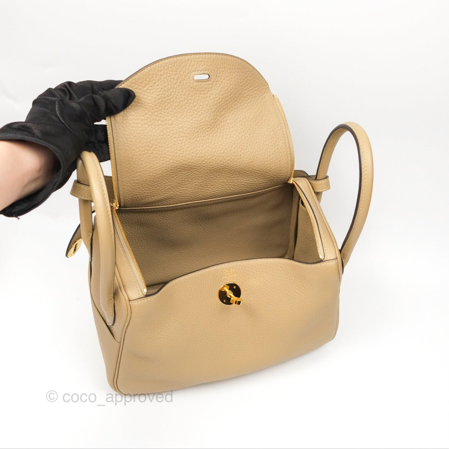 Hermès Lindy 26 Trench Clemence Gold Hardware