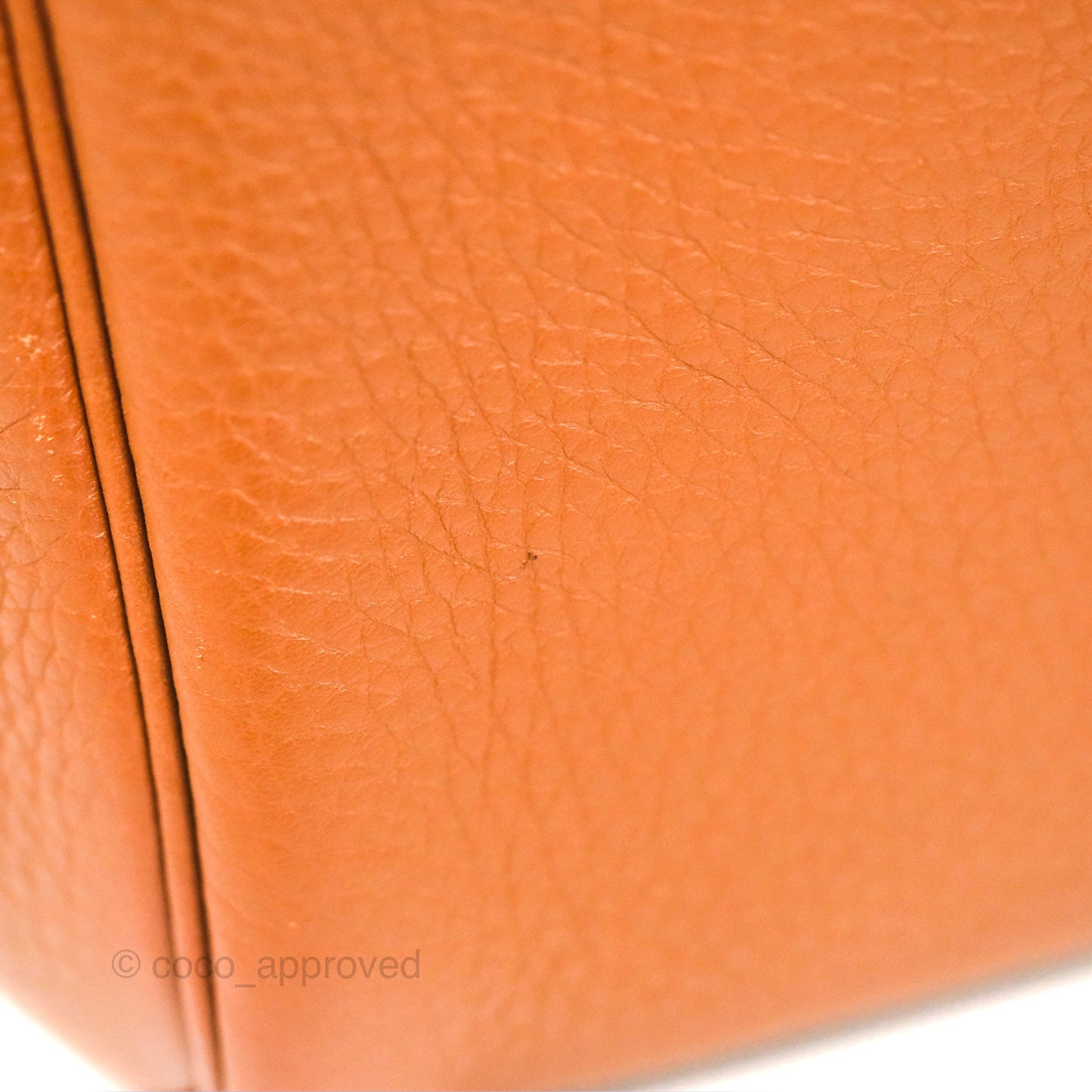Hermès Lindy 26 Gold Taurillon Clemence Gold Hardware