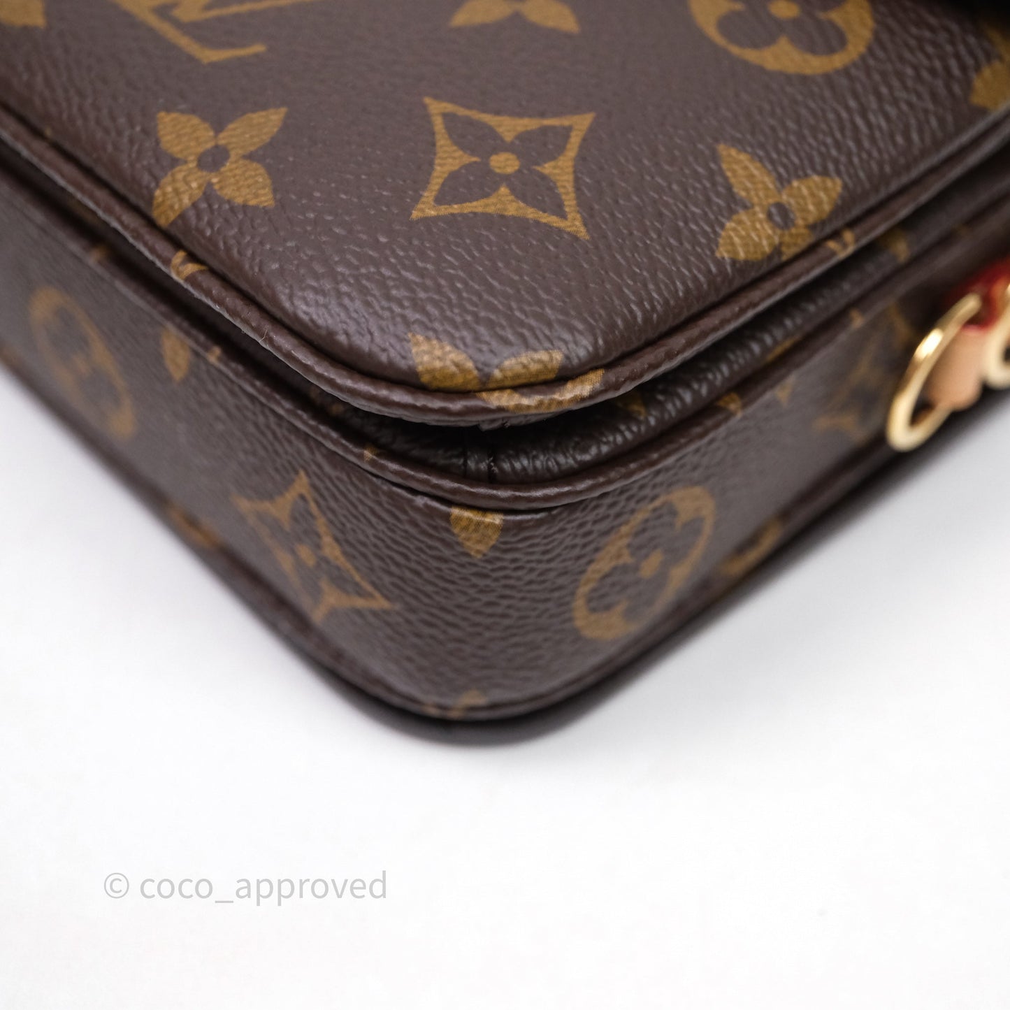 Louis Vuitton Pochette Métis East West Monogram Canvas