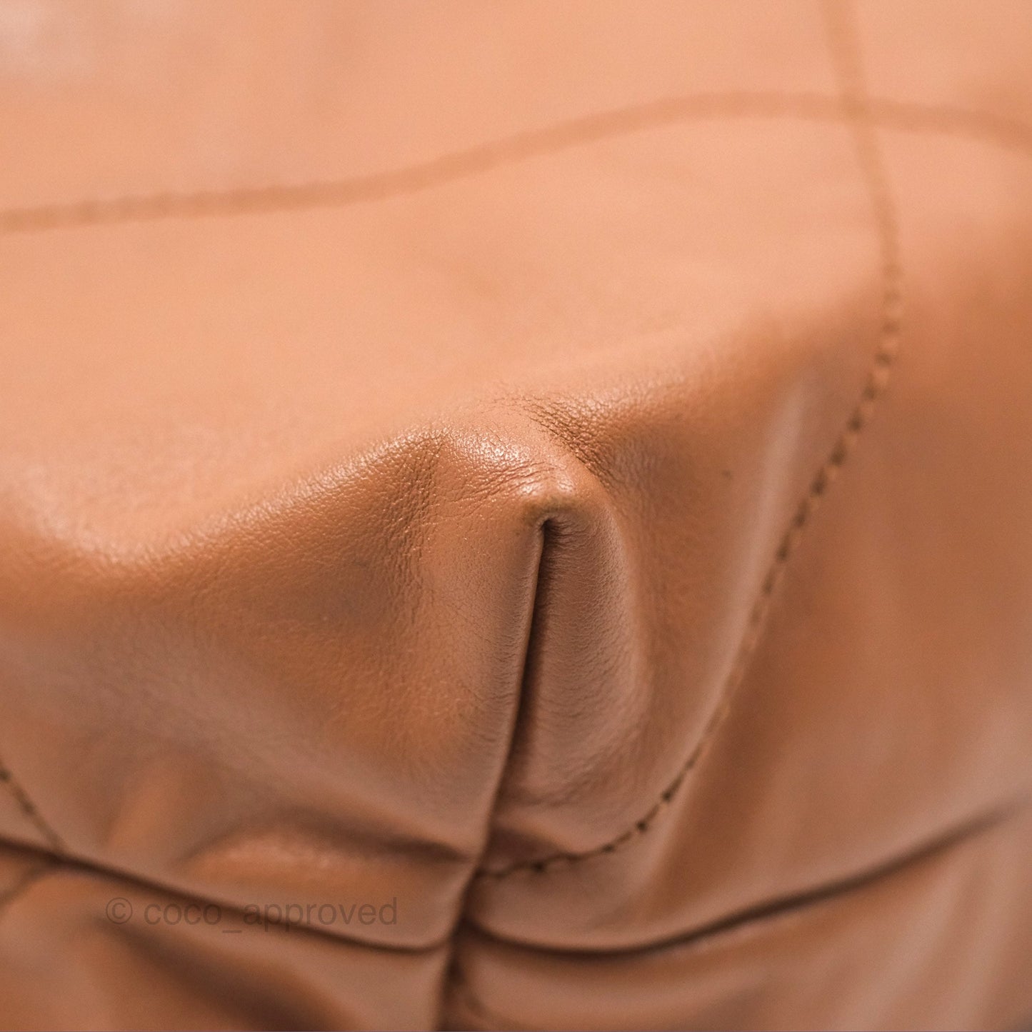 Chanel 22 Medium Caramel Beige Shiny Calfskin Aged Gold Hardware