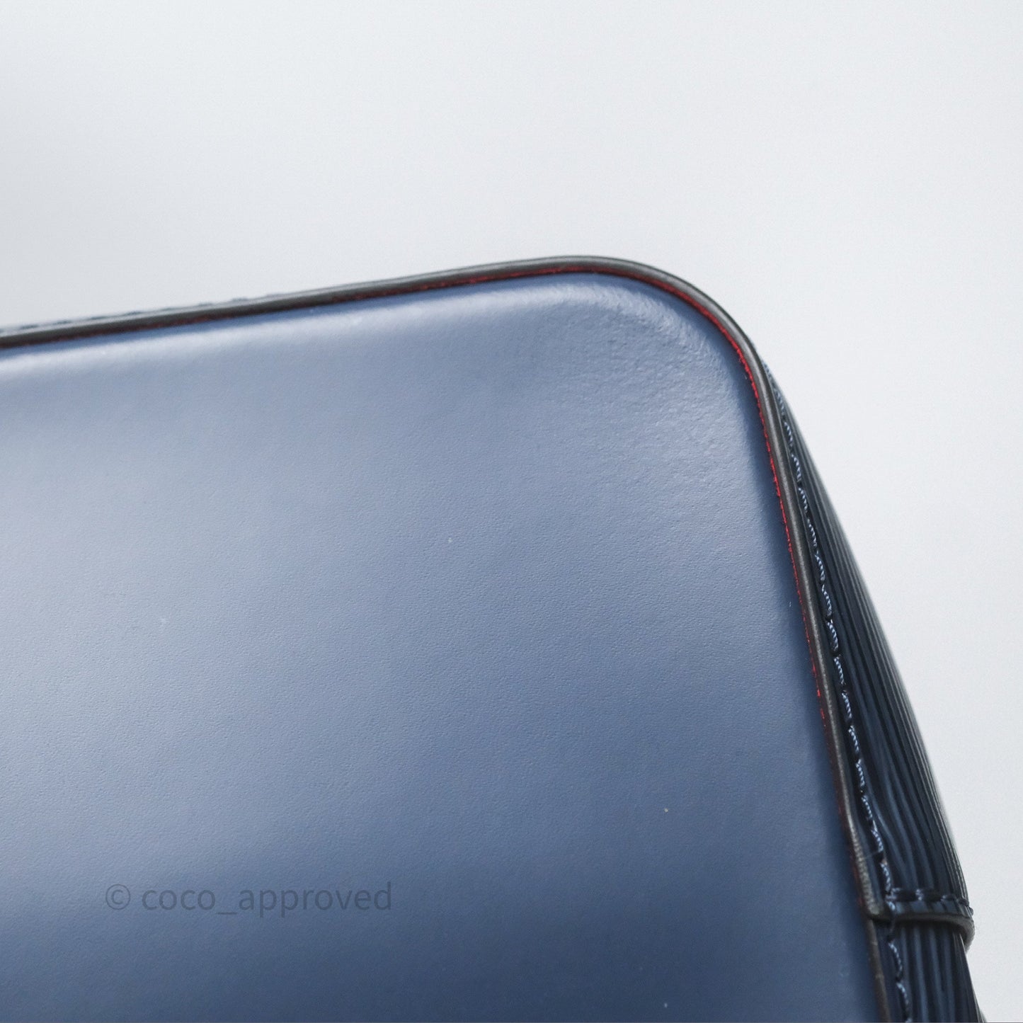 Louis Vuitton Neonoe MM Navy / Red Epi