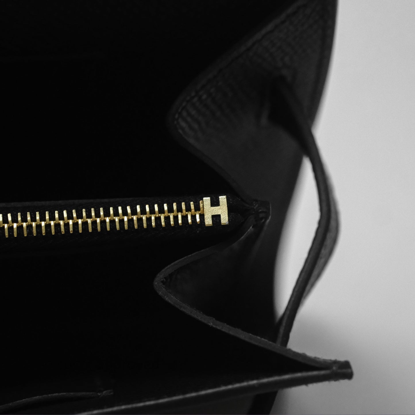 Hermès Kelly To Go Wallet Noir 89 Black Epsom Gold Hardware