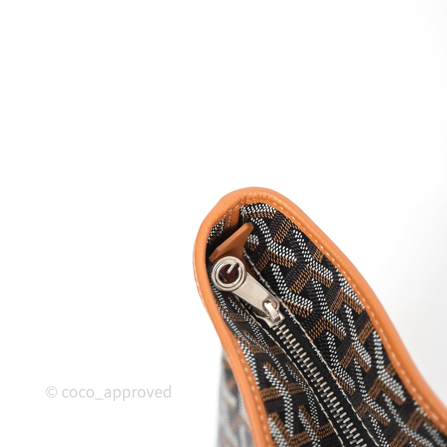 Goyard Artois Tote MM Goyardine Canvas⁣⁣⁣⁣⁣⁣⁣⁣⁣⁣⁣⁣⁣⁣⁣⁣⁣⁣⁣⁣ Tan/Black