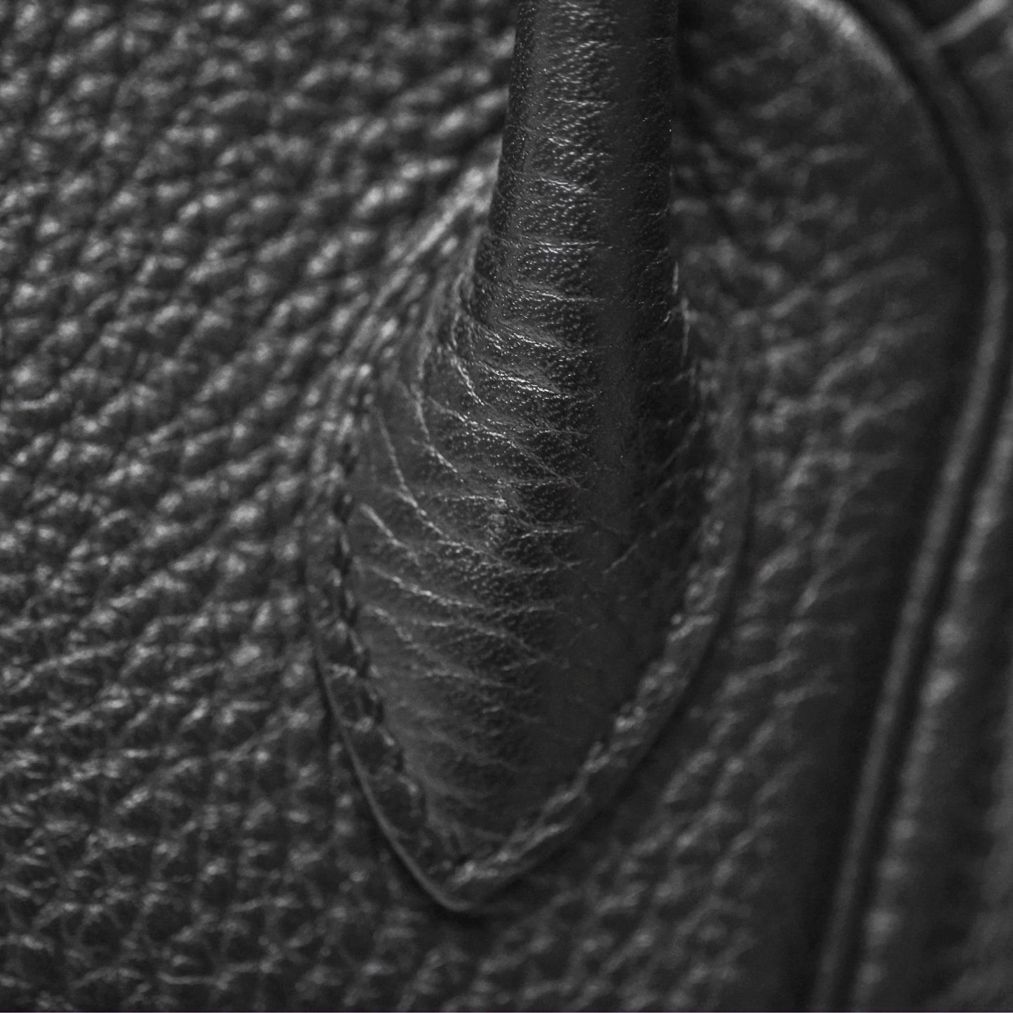 Hermès Lindy 26 Black Clemence Gold Hardware