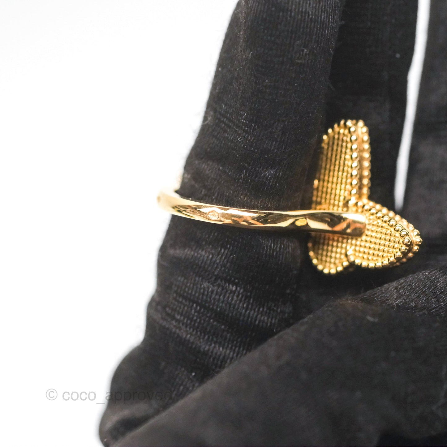 Van Cleef & Arpels Lucky Alhambra Between the Finger Ring White Mother-of-pearl Yellow Gold