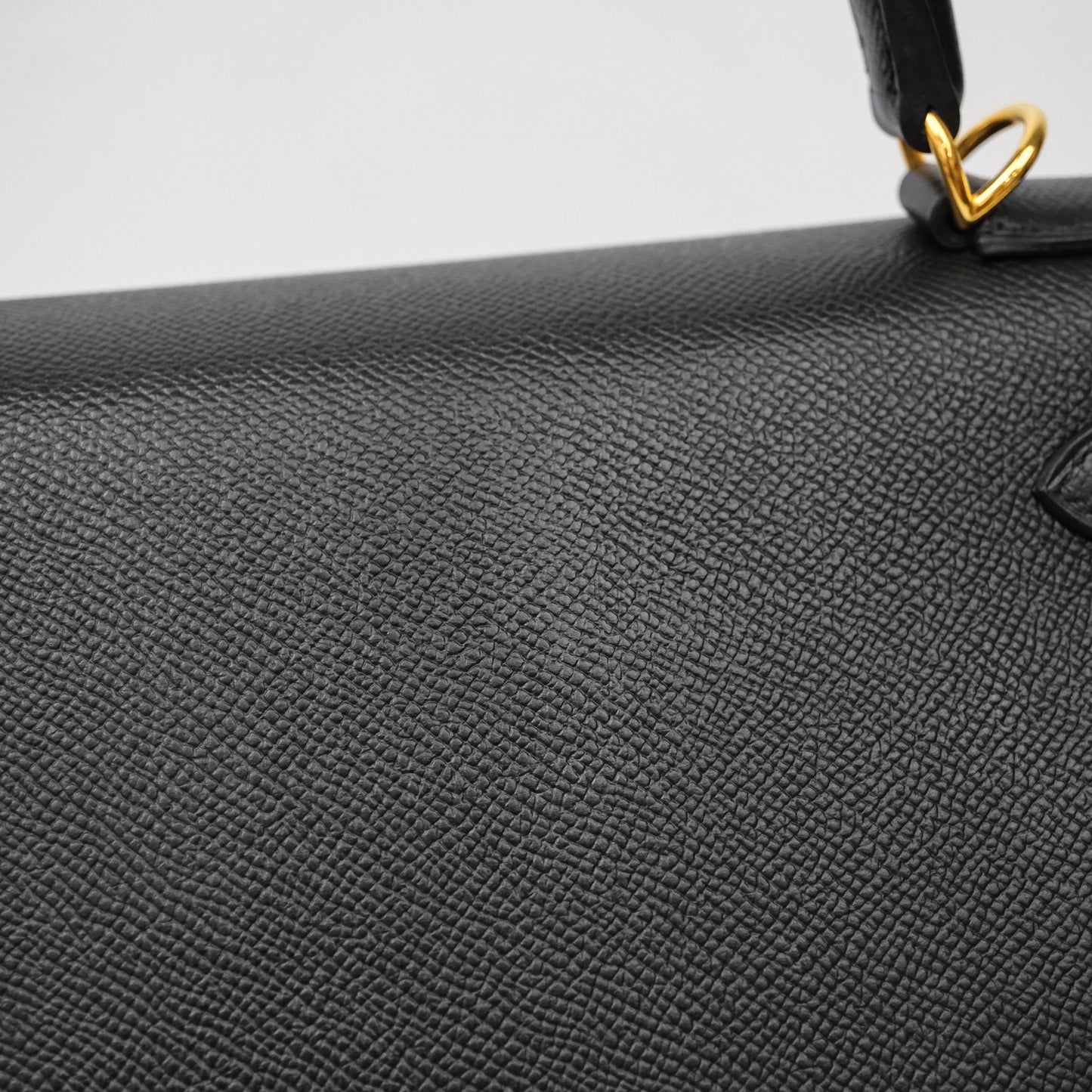 Hermès Kelly 28 Noir 89 Epsom Gold Hardware