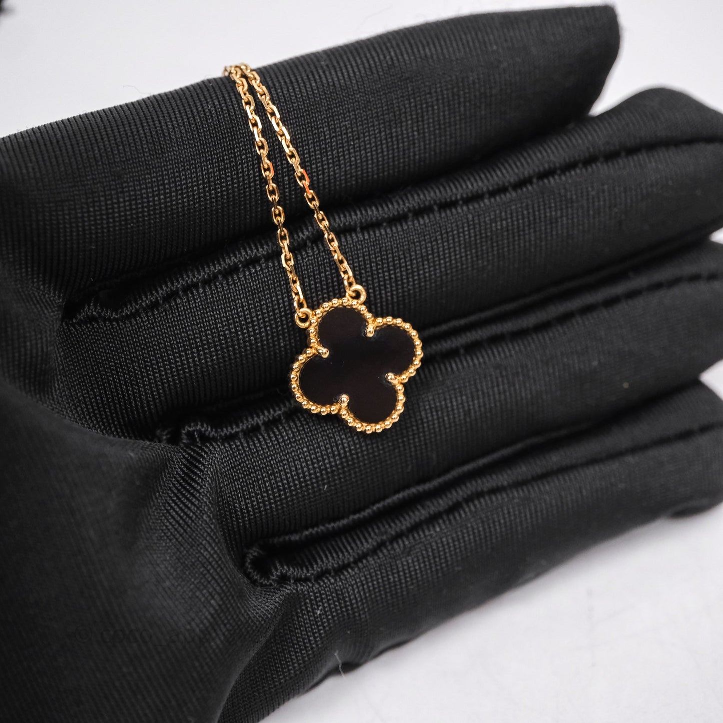 Van Cleef & Arpels Vintage Alhambra Pendant Onyx 18K Yellow Gold