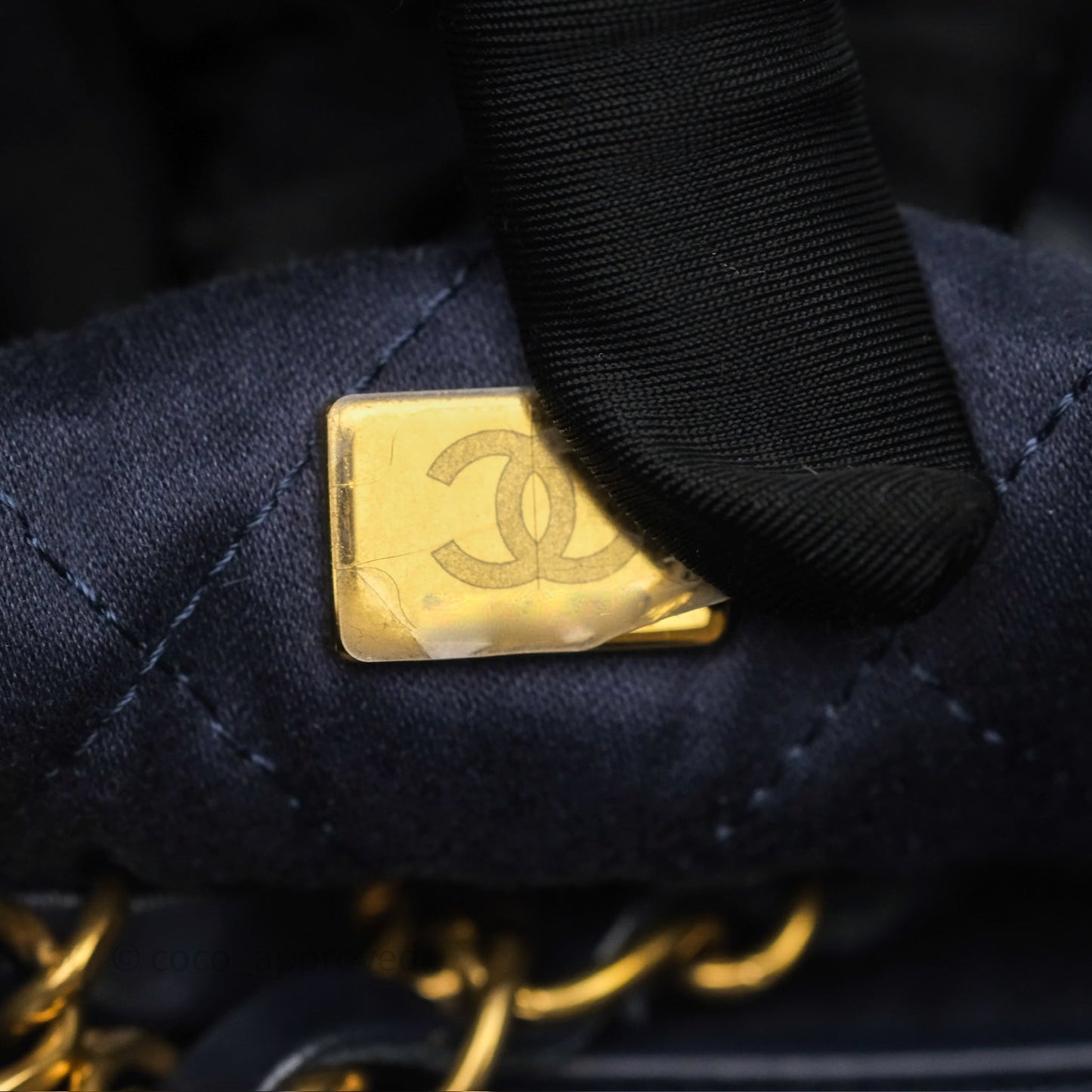 Chanel 22 Medium Navy Shiny Calfskin Aged Gold Hardware