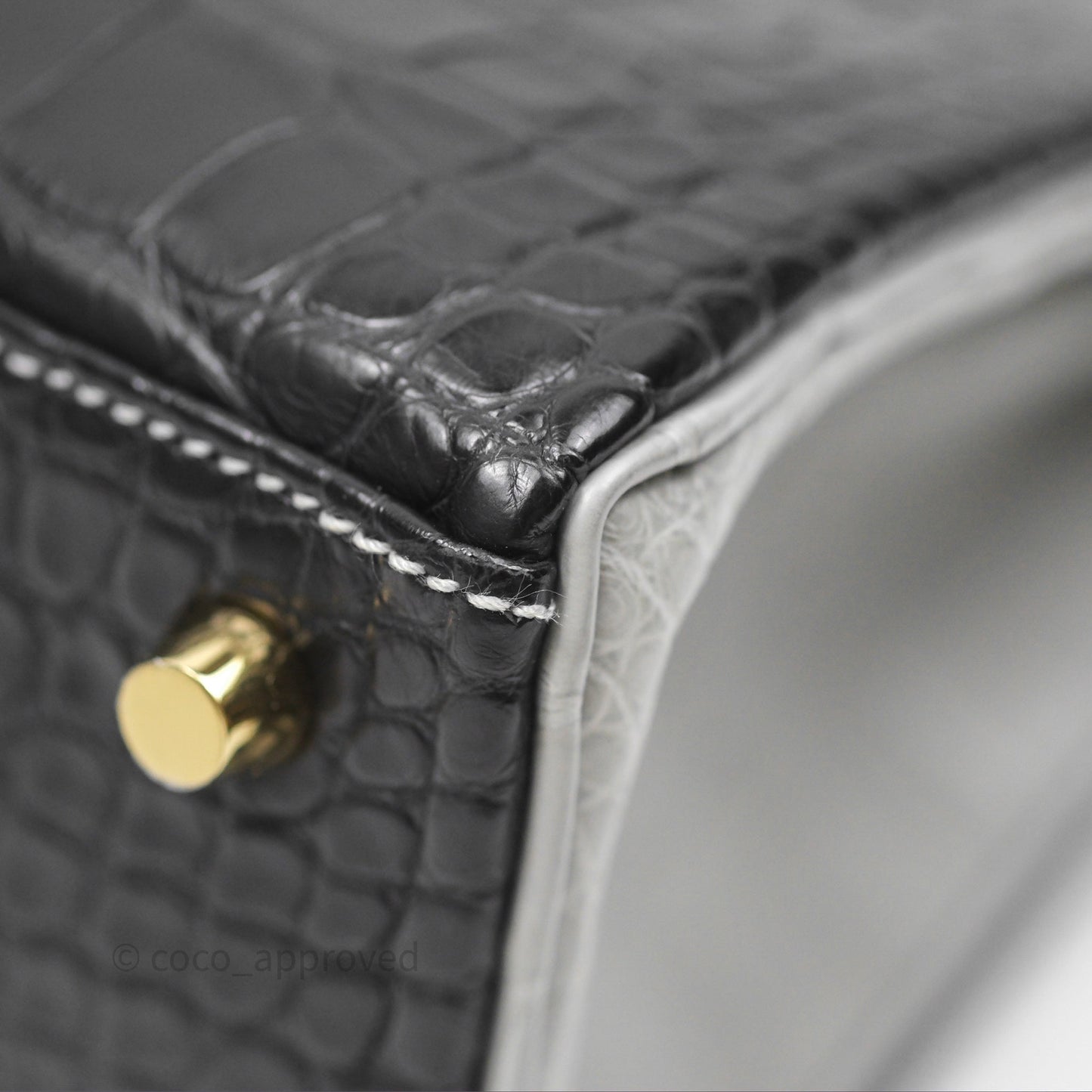 Hermès Retourne Kelly 25 Alligator Perso Noir 89 / Gris Mouette 4Z Brushed Gold Hardware