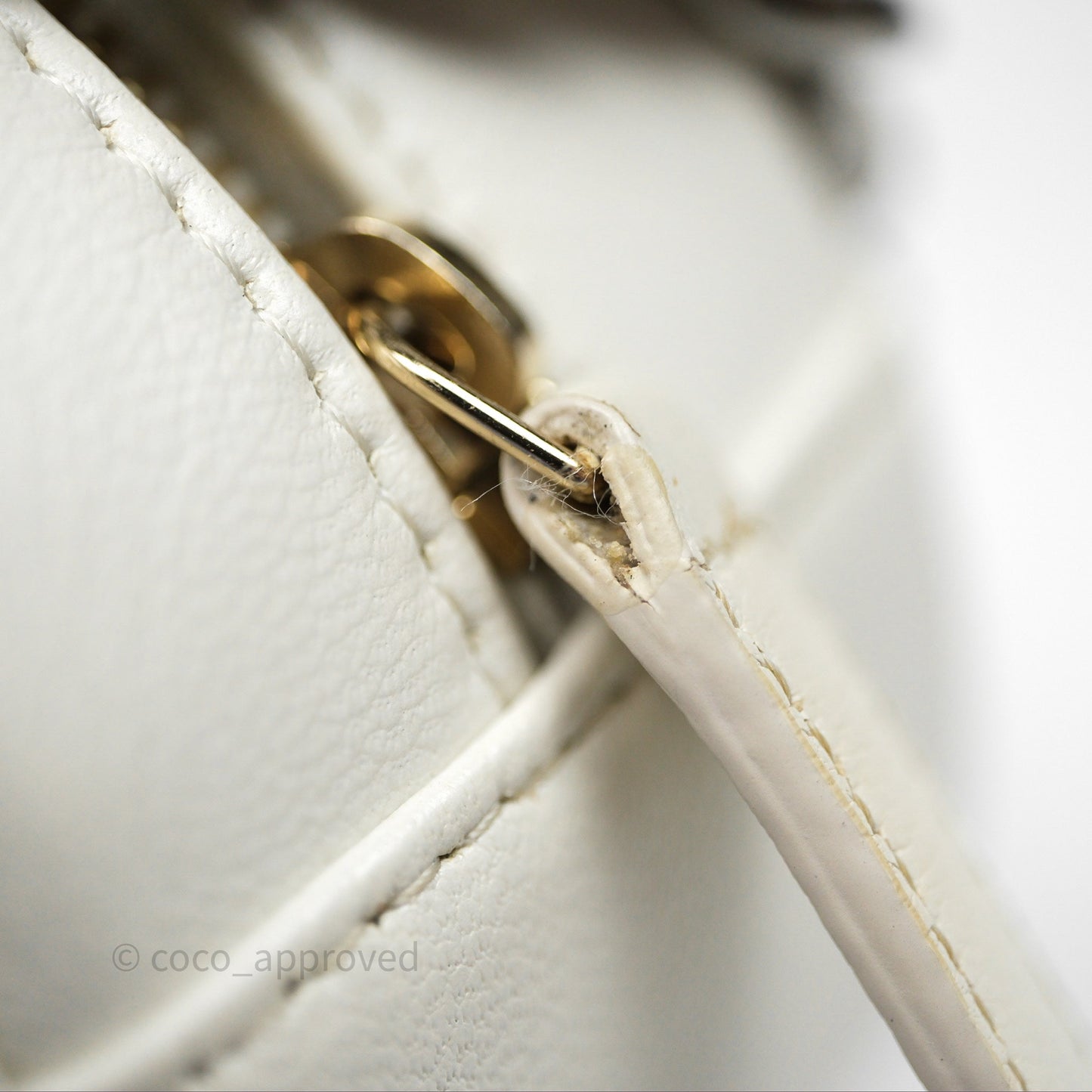 Chanel 19 Round Clutch With Chain White Calfskin Mixed Hardware