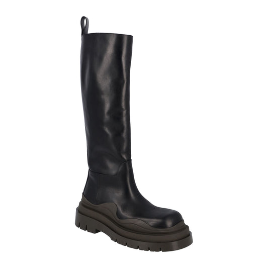 Luxury Bottega Veneta Tire Boot in Calfskin in black
