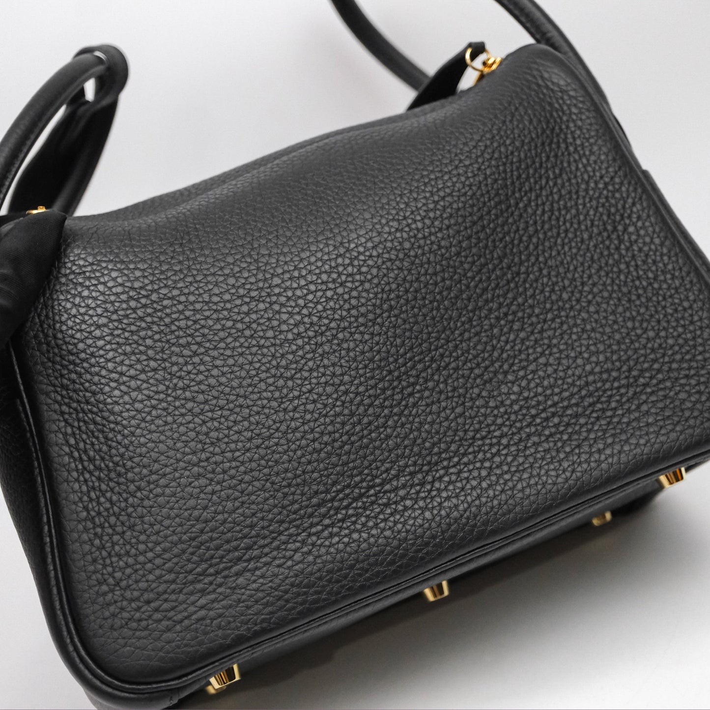 Hermes Lindy 26 Black Noir 89 Clemence Gold Hardware
