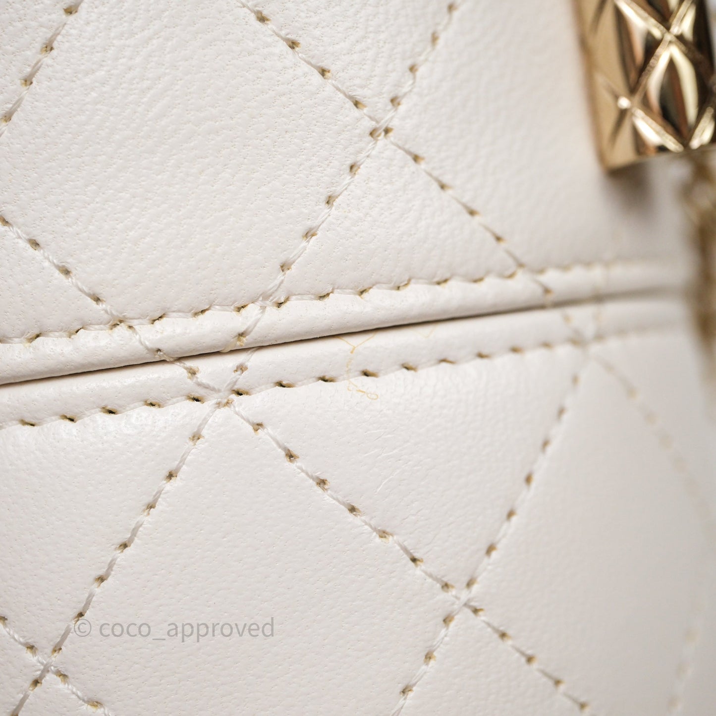 Chanel Quilted Round Vanity Clutch With Chain White Lambskin Gold Hardware