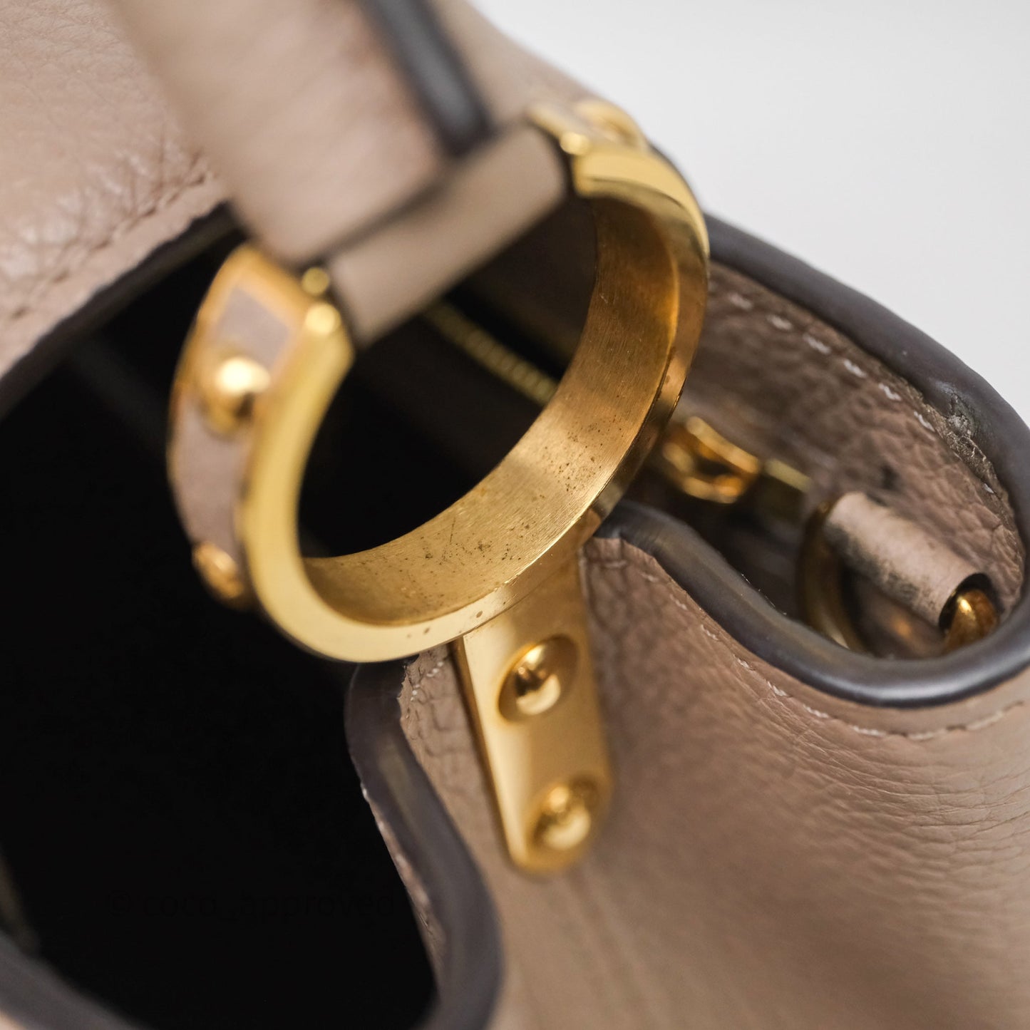 Louis Vuitton Taurillon Capucines BB Galet