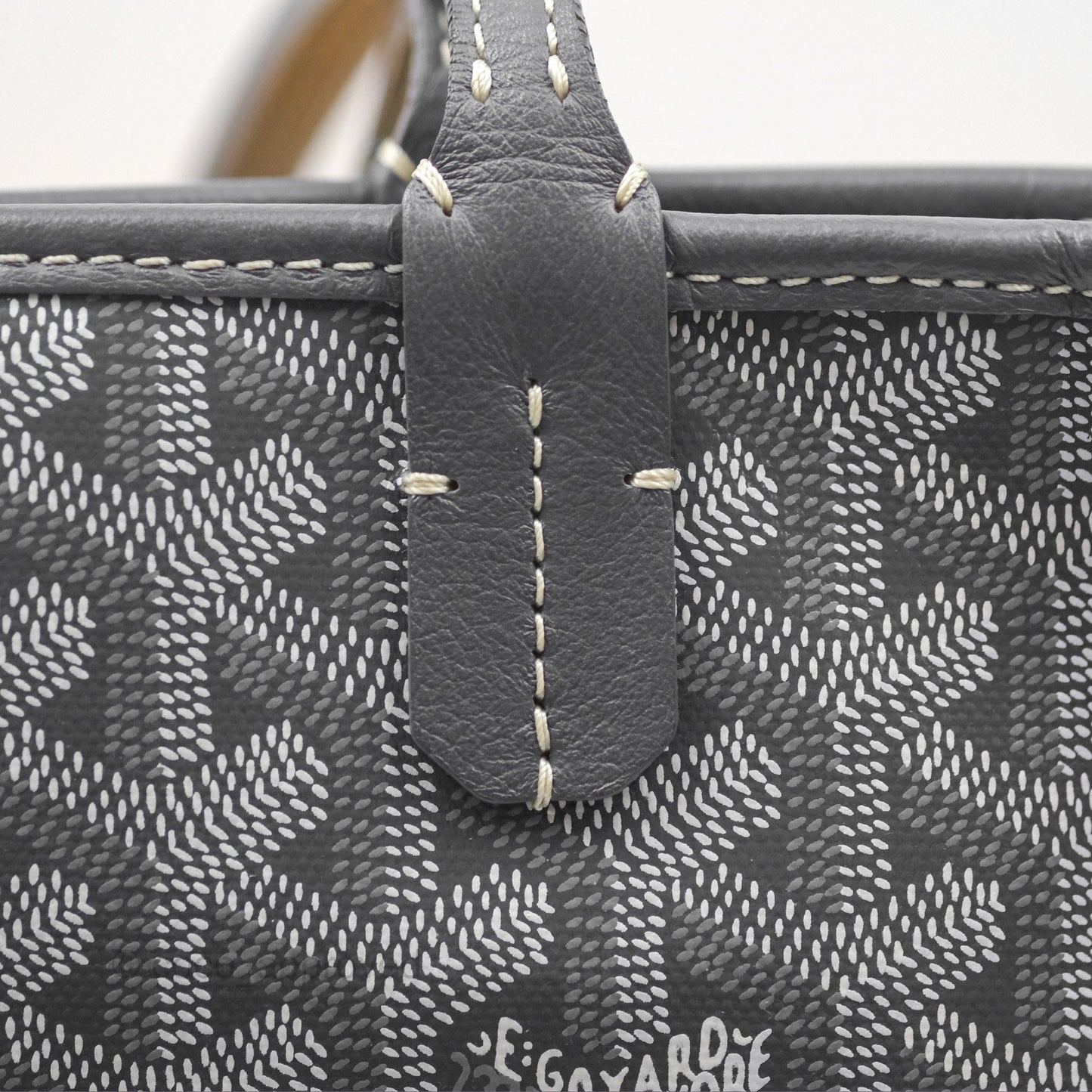 Goyard St Artois Tote MM ⁣⁣⁣⁣⁣⁣⁣⁣⁣⁣⁣⁣⁣⁣⁣⁣⁣⁣⁣⁣Grey Canvas