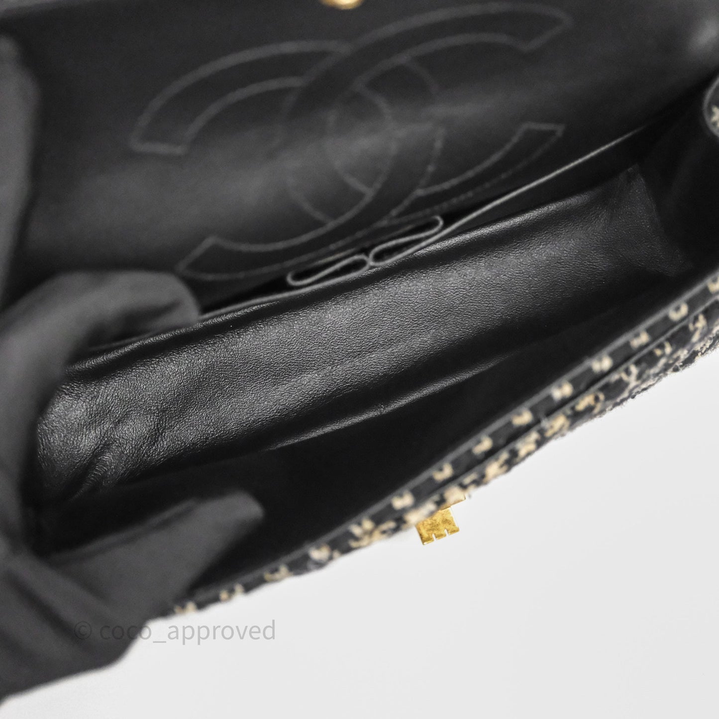 Chanel Reissue 225 Black Beige Houndstooth Tweed Antique Gold Hardware