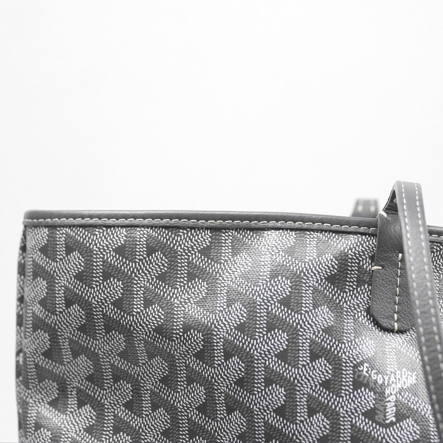 Goyard St Artois Tote MM ⁣⁣⁣⁣⁣⁣⁣⁣⁣⁣⁣⁣⁣⁣⁣⁣⁣⁣⁣⁣Grey Canvas