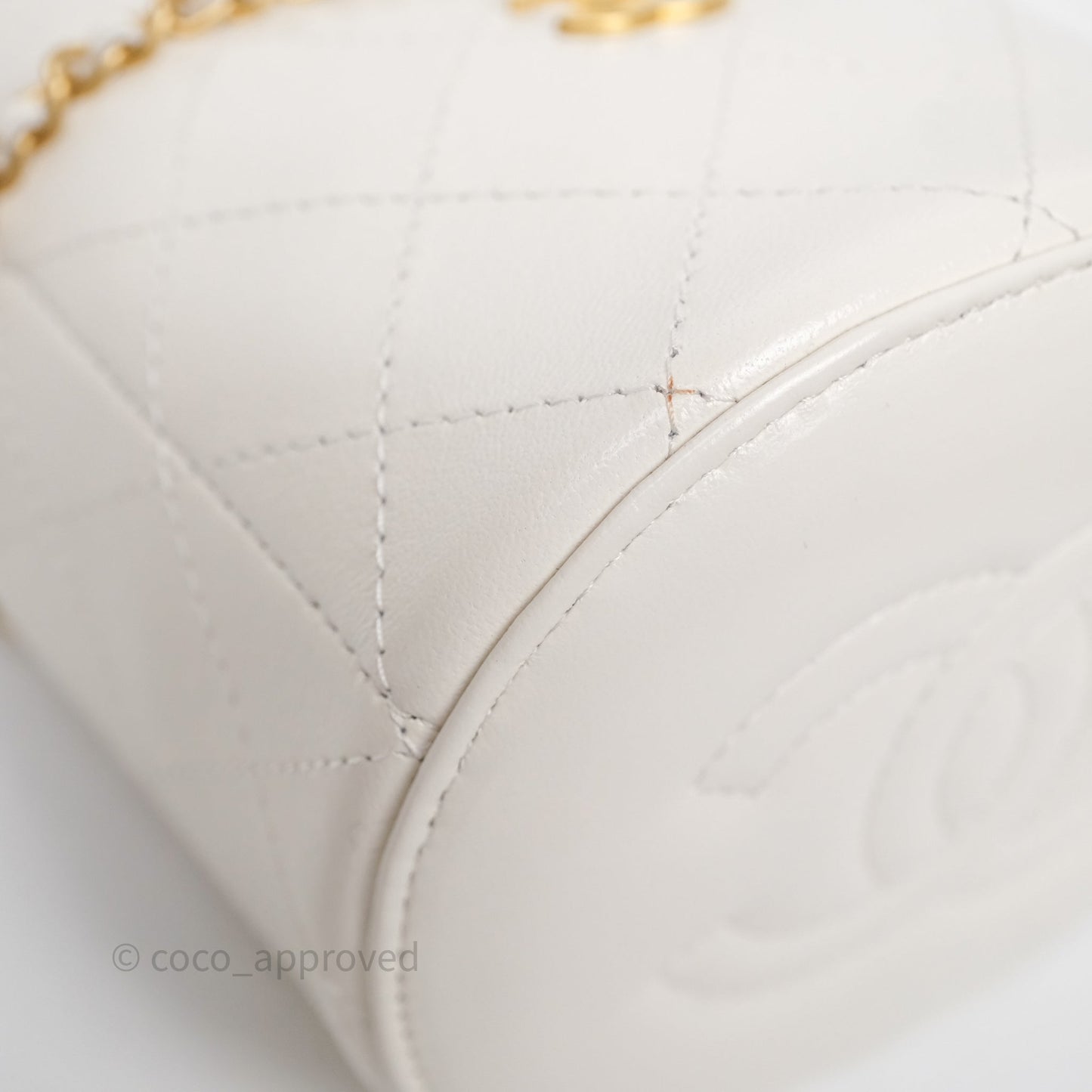 Chanel Mini Bucket Bag White Shiny Lambskin Aged Gold Hardware 25C