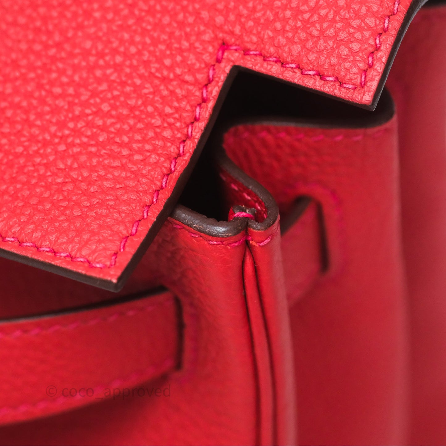 Hermès Kelly 28 Retourne Geranium D5 Togo Gold Hardware