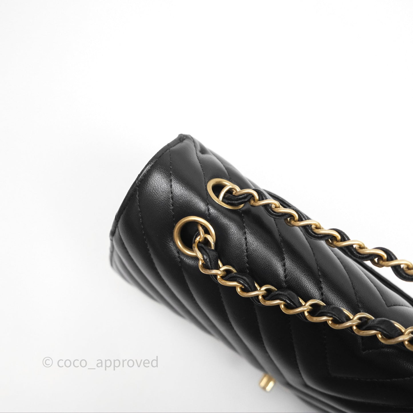 Chanel Classic M/L Medium Flap Chevron Black Lambskin Aged Gold Hardware