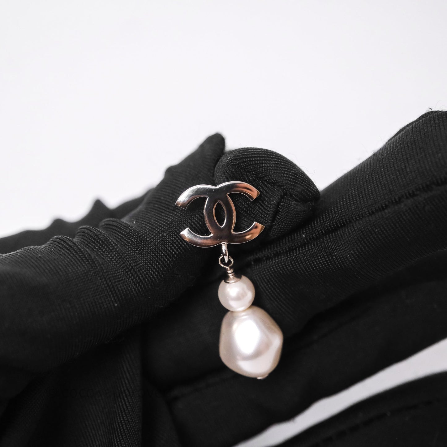 Chanel Drop CC Pearls Earrings Silver Tone 26S