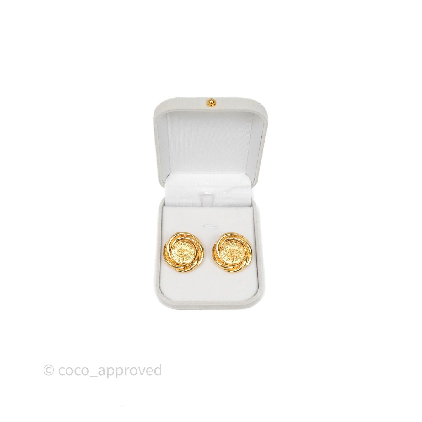 Chanel Vintage CC Round Ear Clip Gold Tone 93P