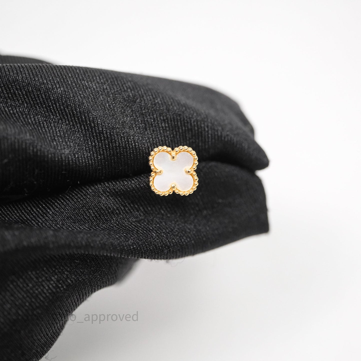 Van Cleef & Arpels White Mother-of-pearl Yellow Gold Set