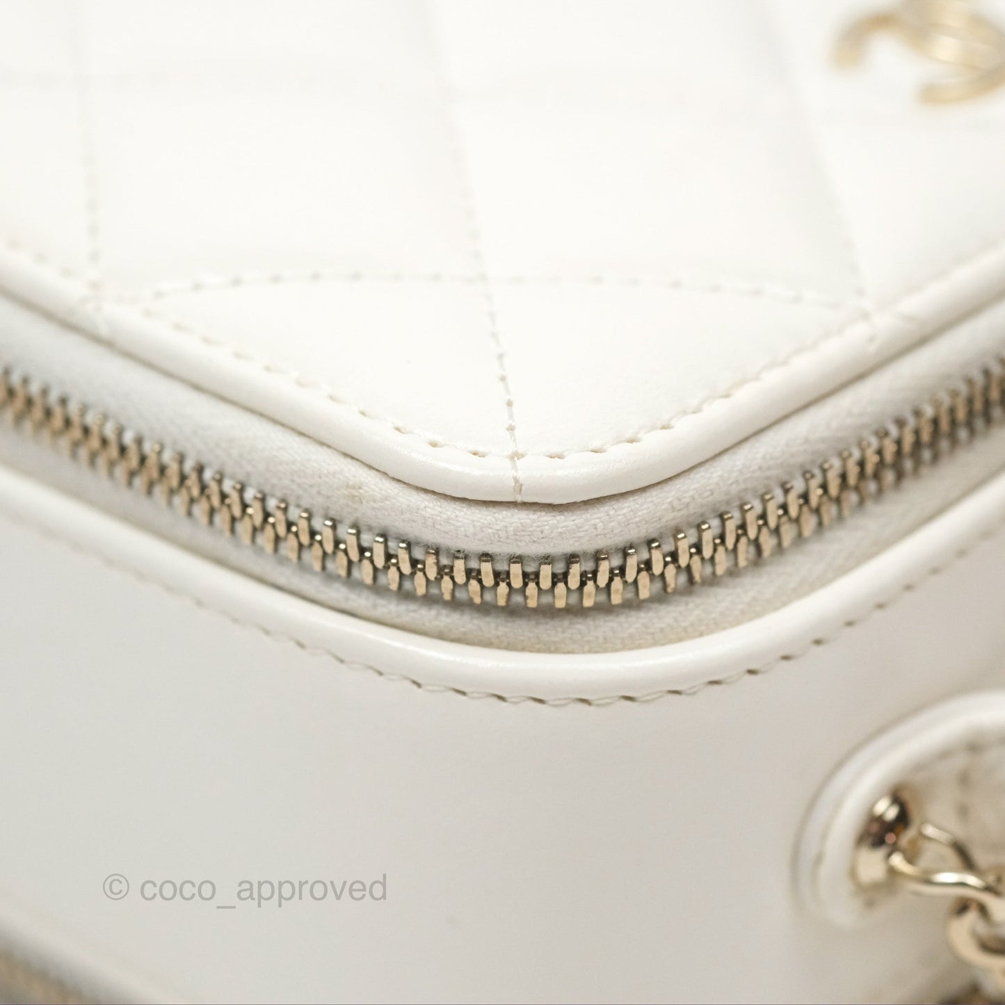 Chanel Top Handle Quilted Vanity Case White Shiny Lambskin Good Hardware