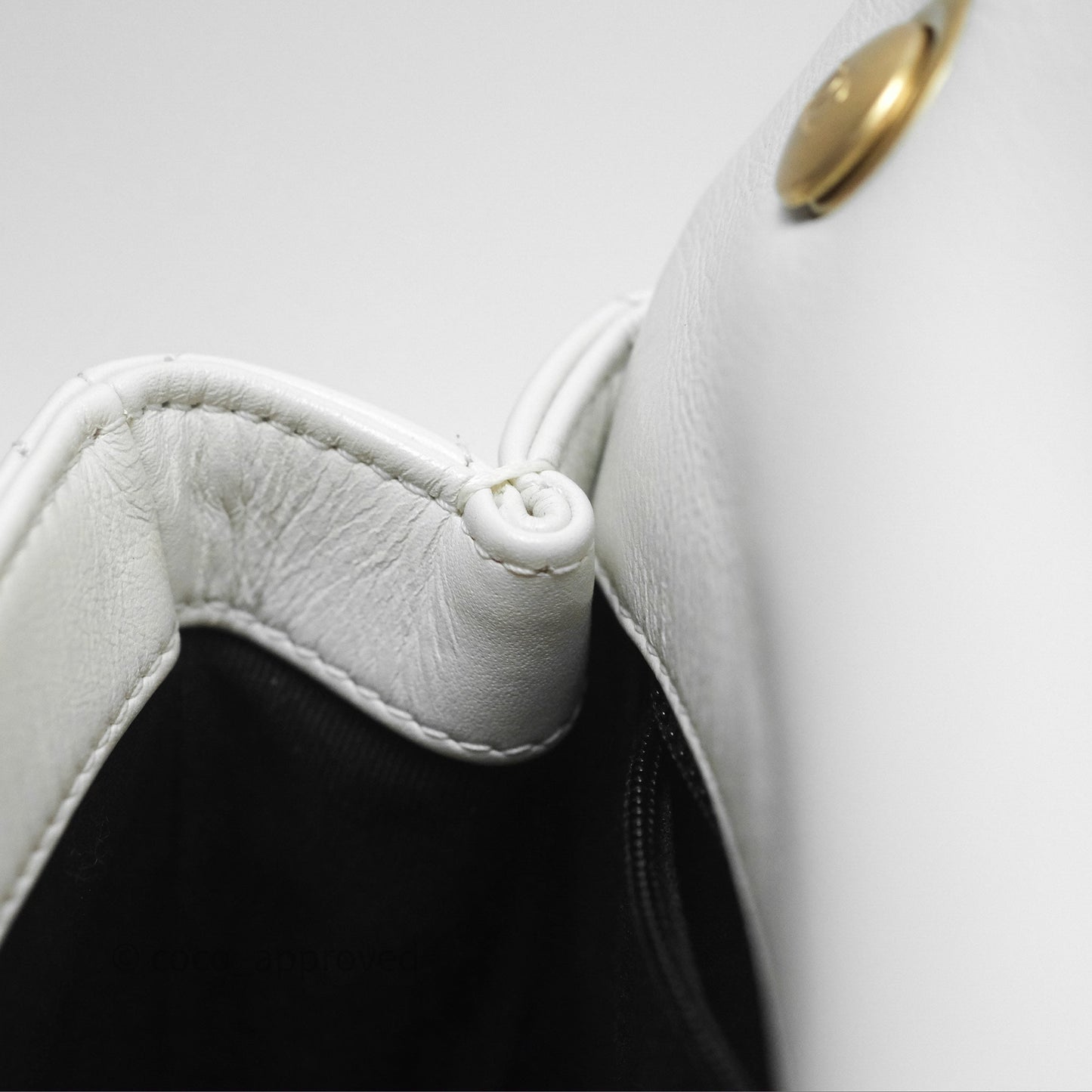 Chanel Quilted Pearl Flap Bag White Shiny Crumpled Calfskin Aged Gold Hardware 22C