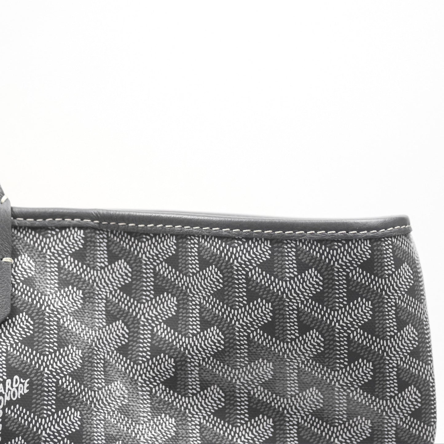 Goyard St Artois Tote MM ⁣⁣⁣⁣⁣⁣⁣⁣⁣⁣⁣⁣⁣⁣⁣⁣⁣⁣⁣⁣Grey Canvas