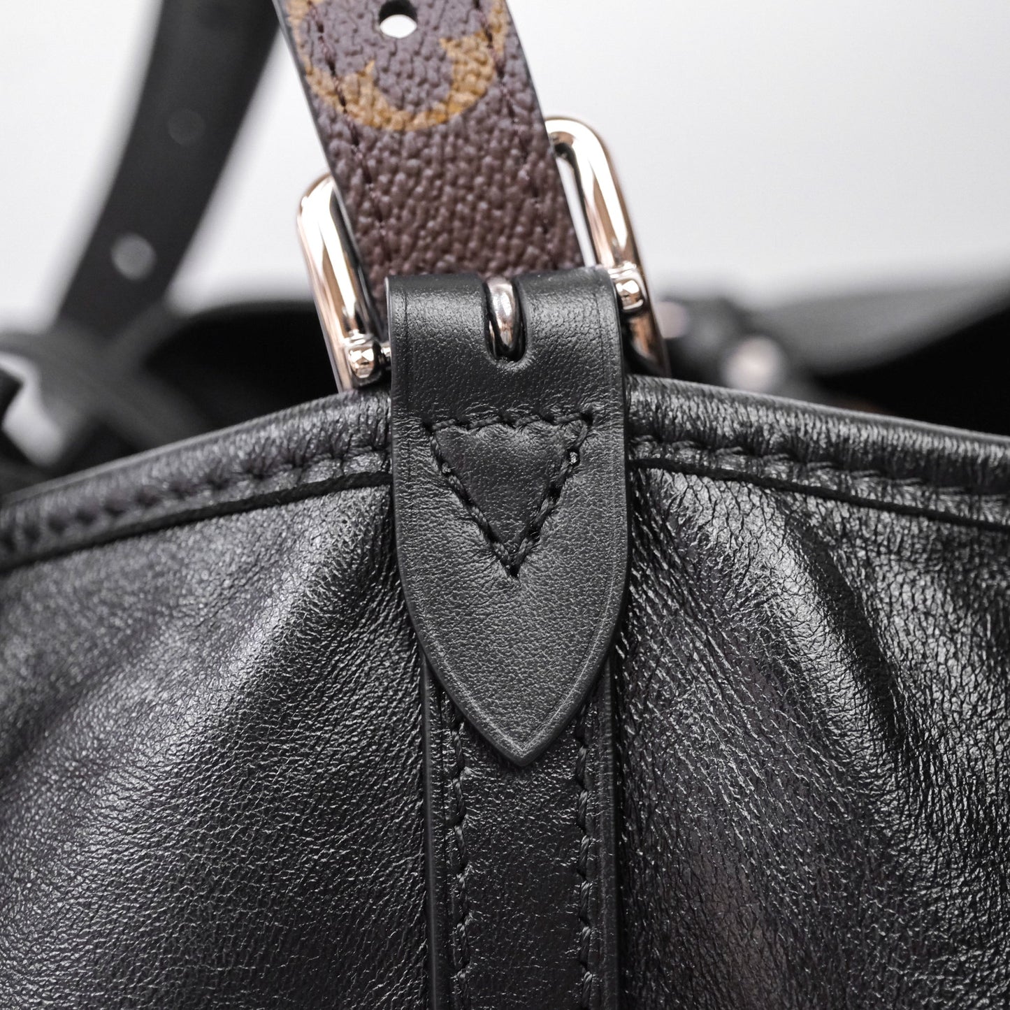 Louis Vuitton CarryAll Vibe MM Black