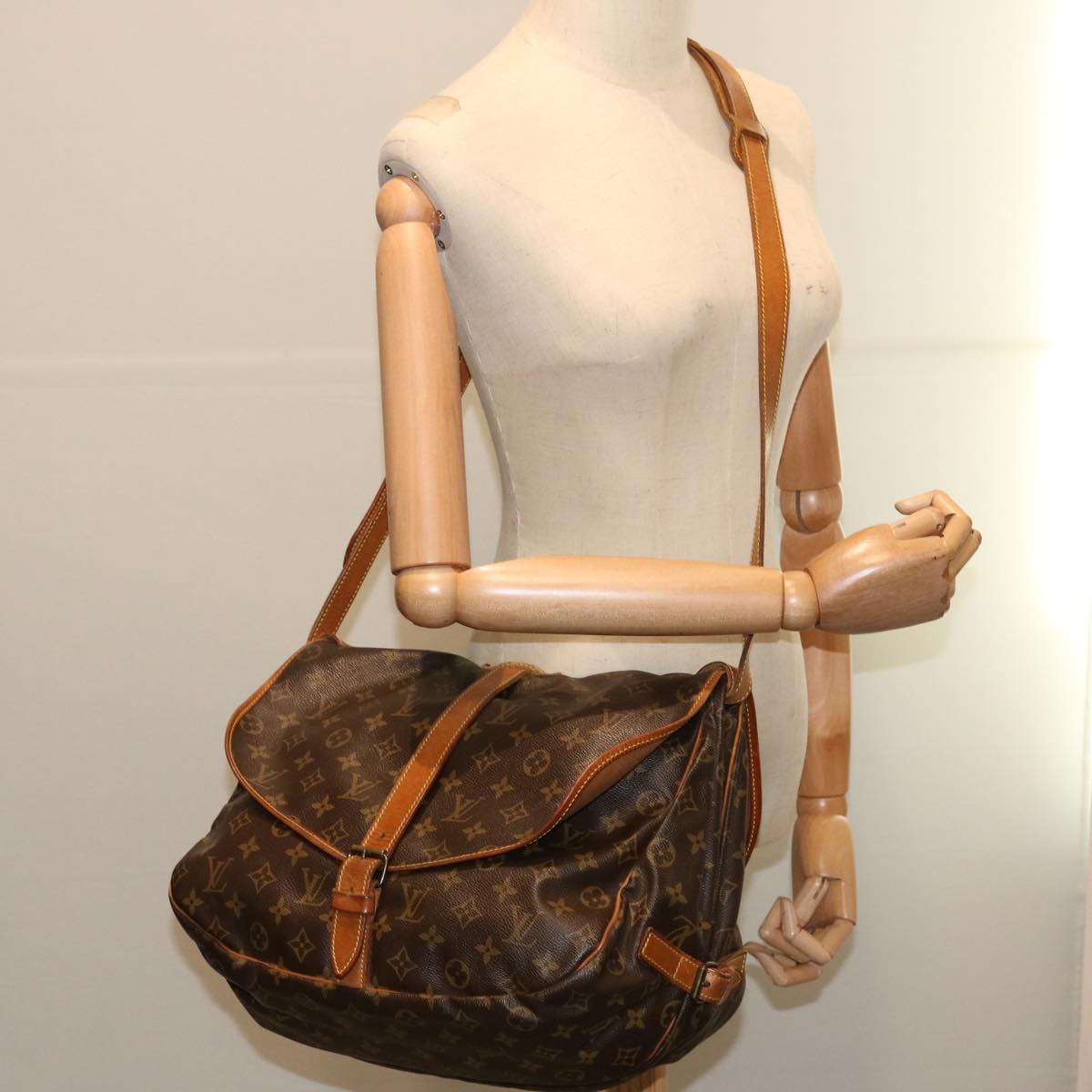 LOUIS VUITTON Monogram Saumur 35 Shoulder Bag M42254 LV 65145