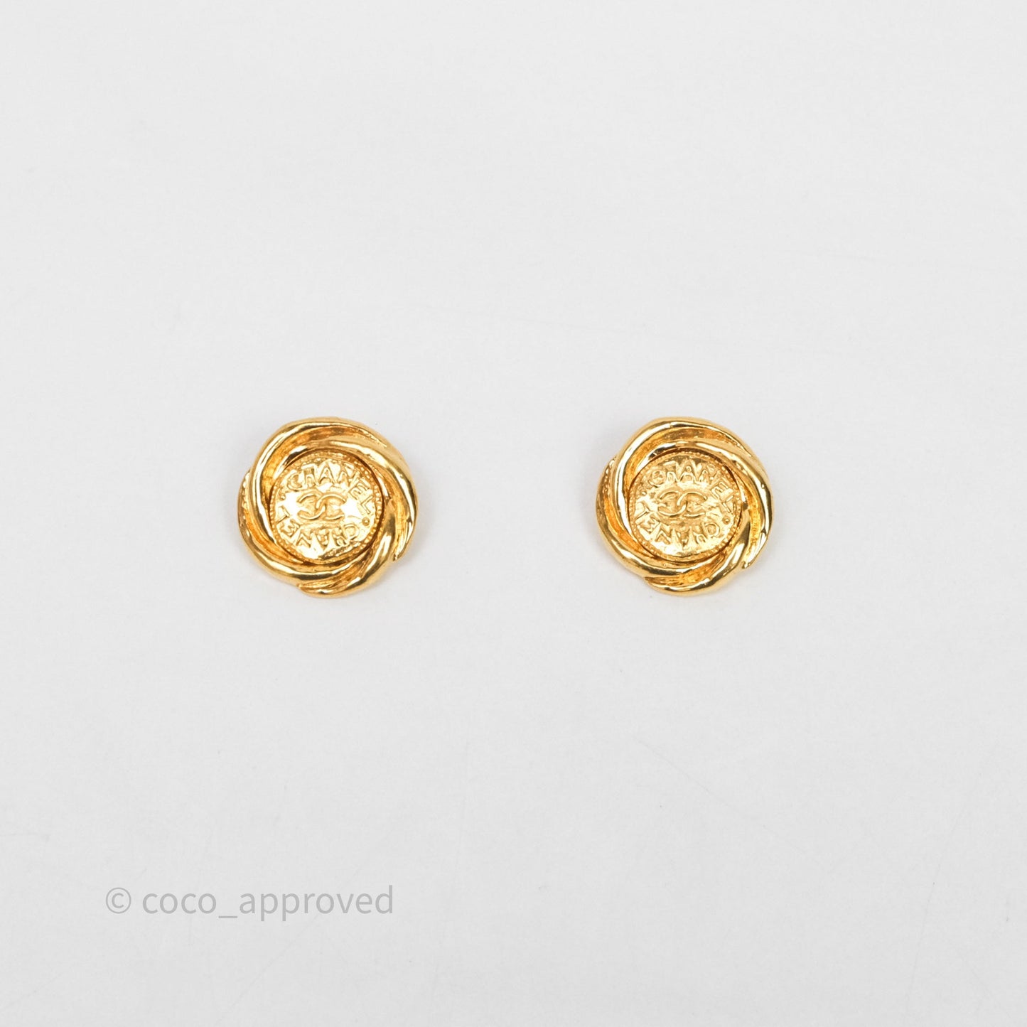 Chanel Vintage CC Round Ear Clip Gold Tone 93P