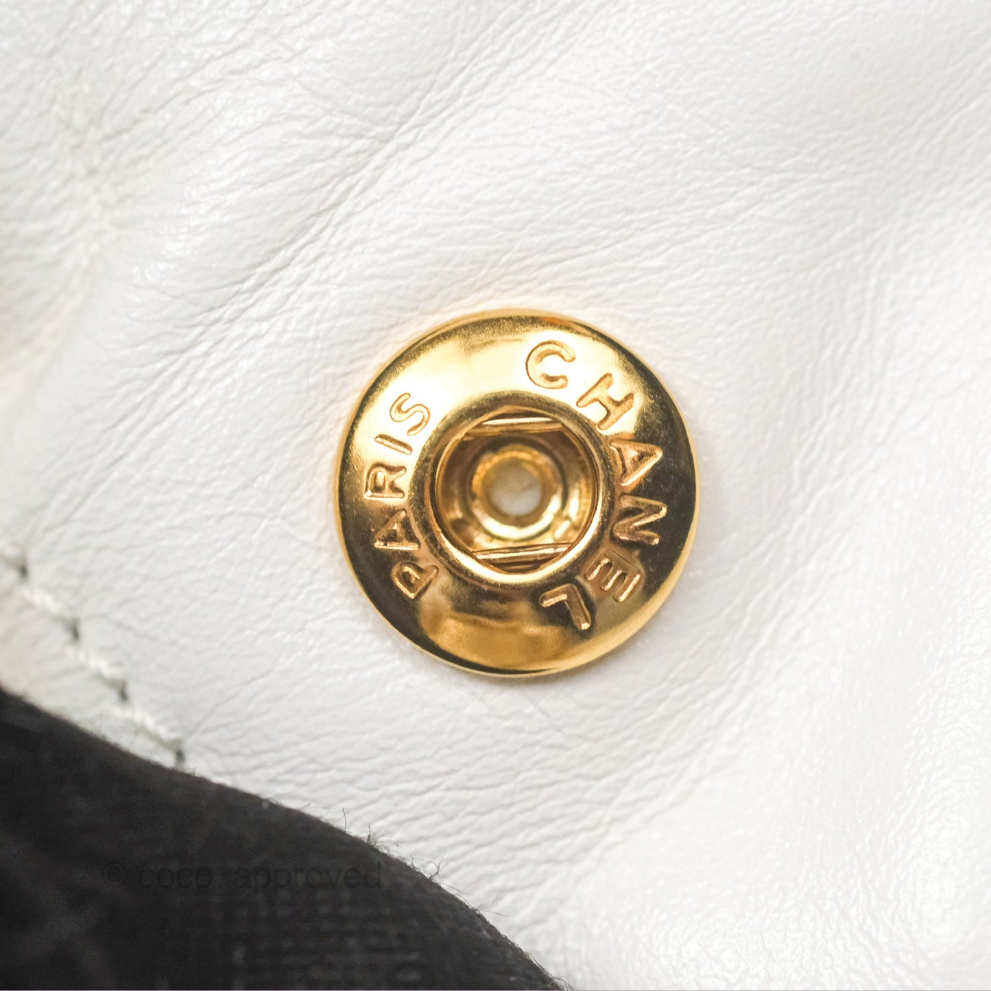 Chanel 22 Medium White Shiny Calfskin Aged Gold Hardware