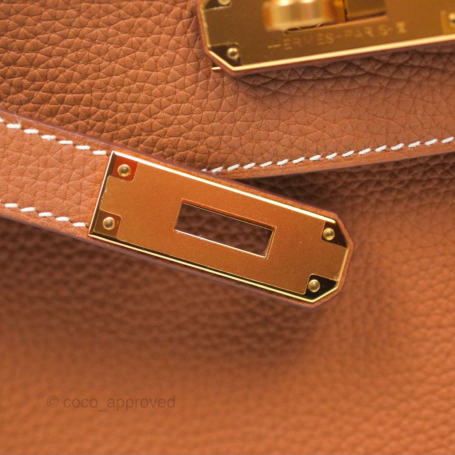 Hermès Kelly 28 Retourne Gold Togo Gold Hardware