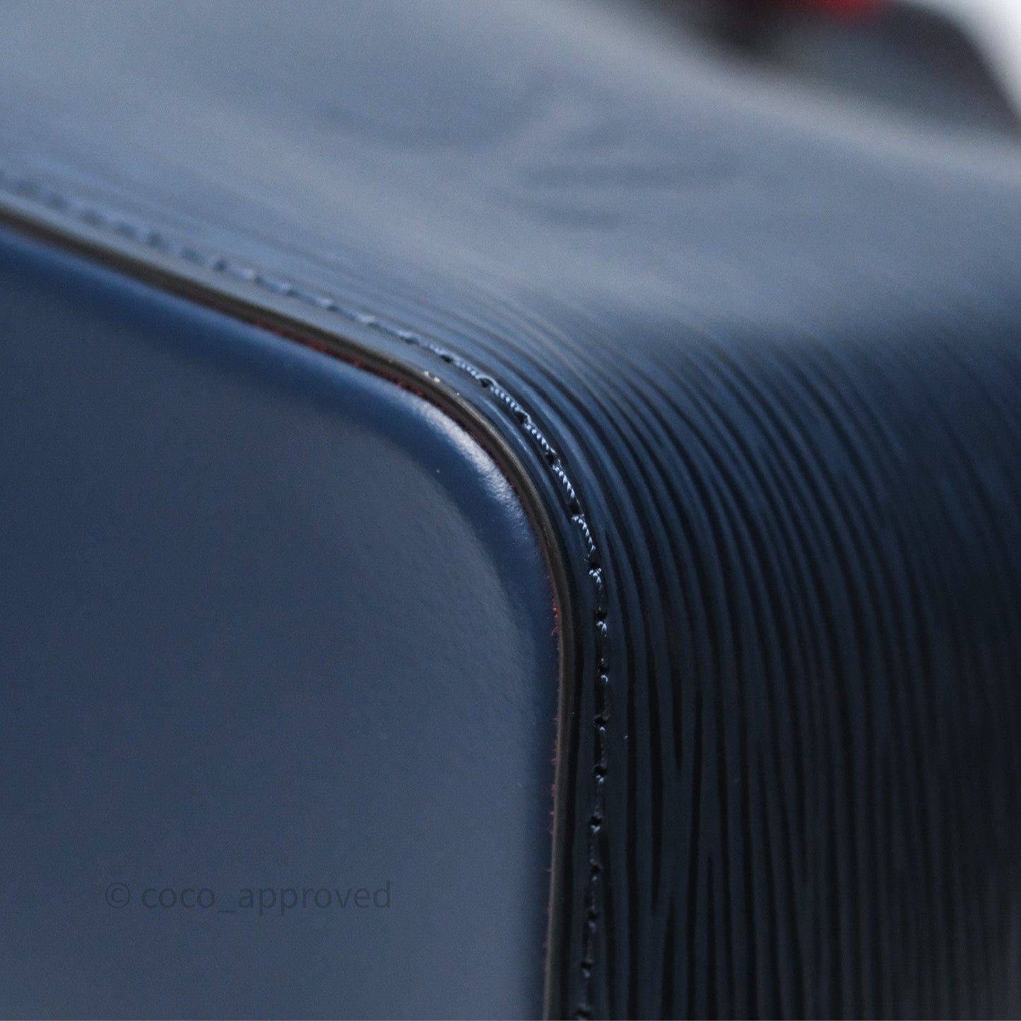 Louis Vuitton Neonoe MM Navy / Red Epi