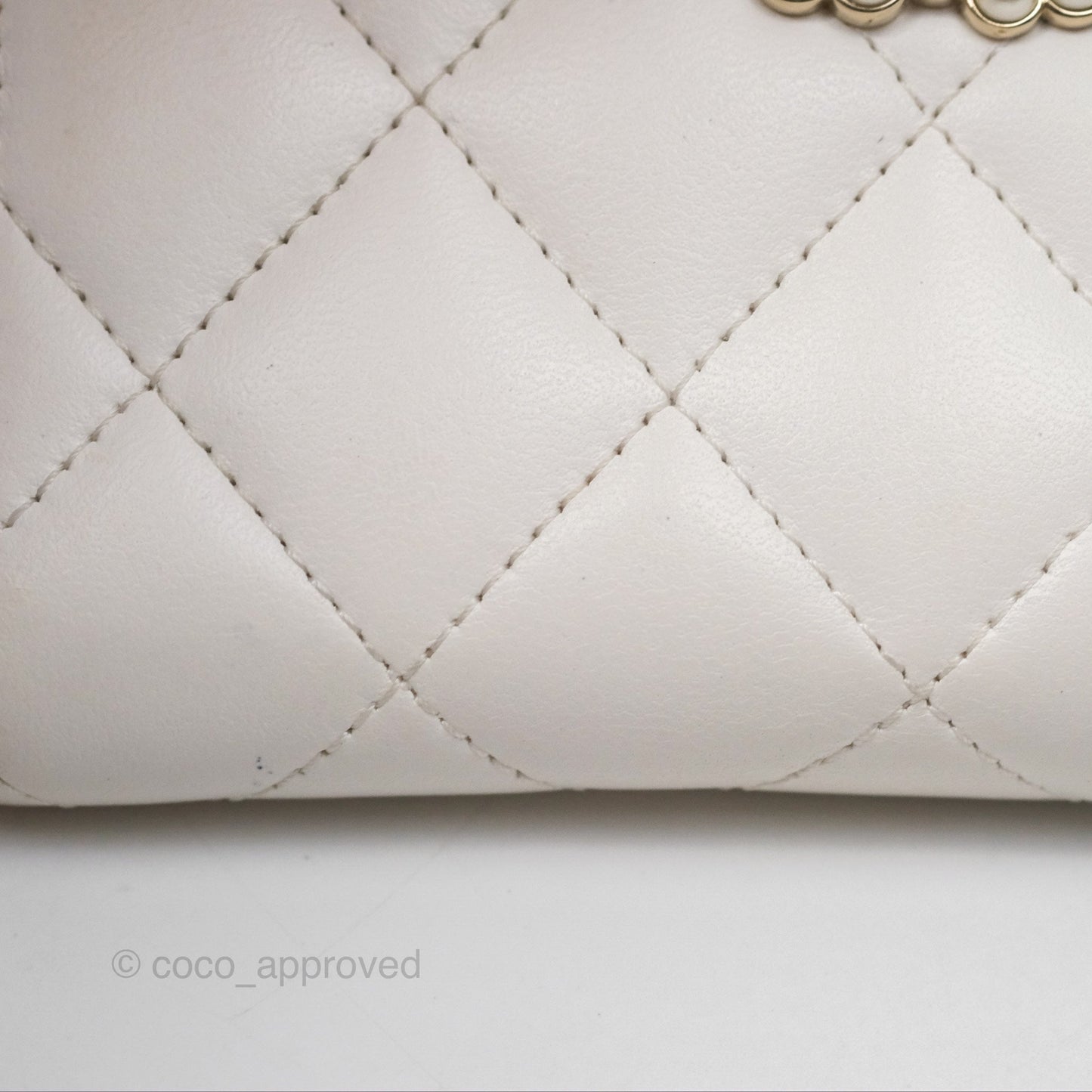Chanel Pearl CC Zipped Coin Purse White Lambskin Gold Hardware