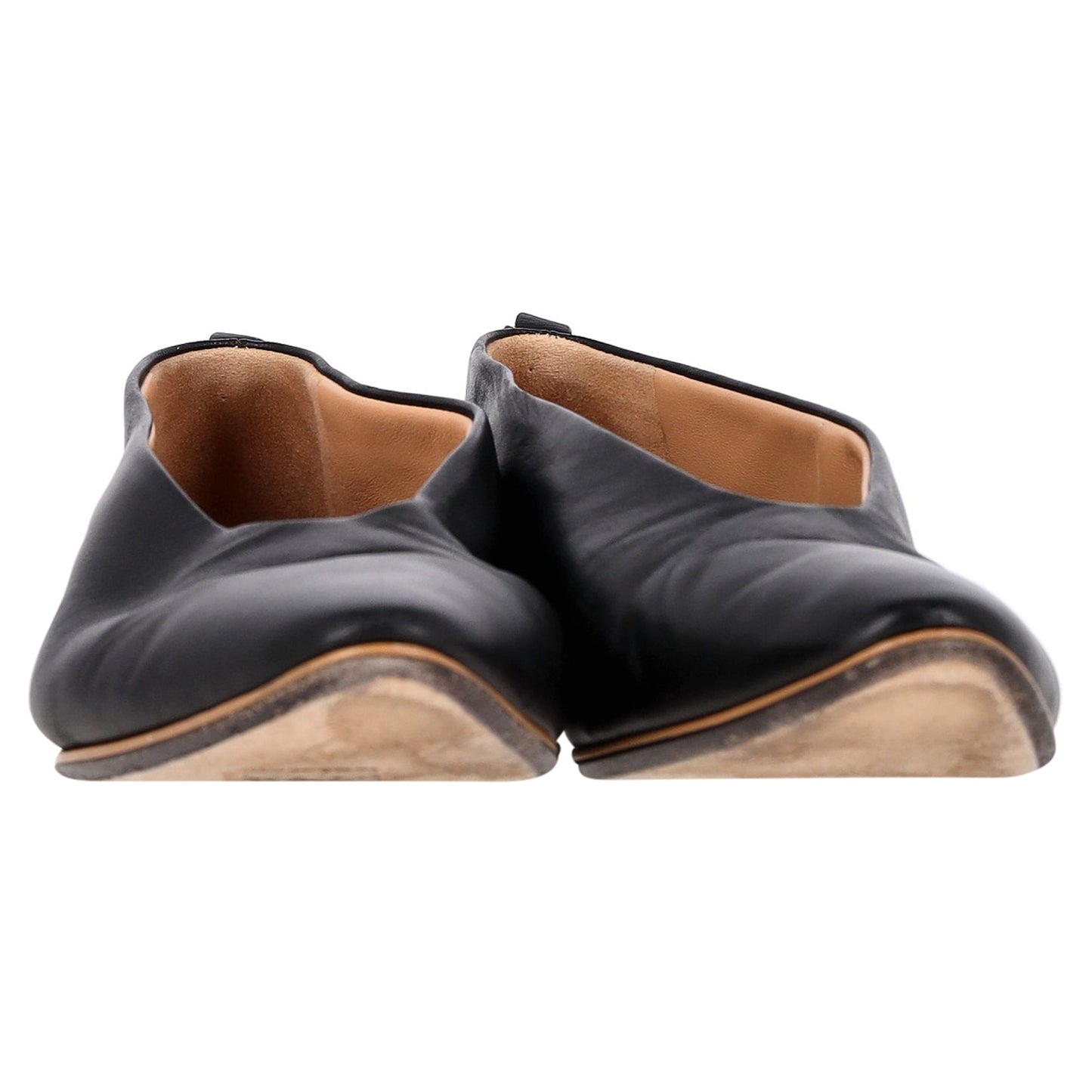 Luxury Bottega Veneta Almond Toe Flats in Black Leather