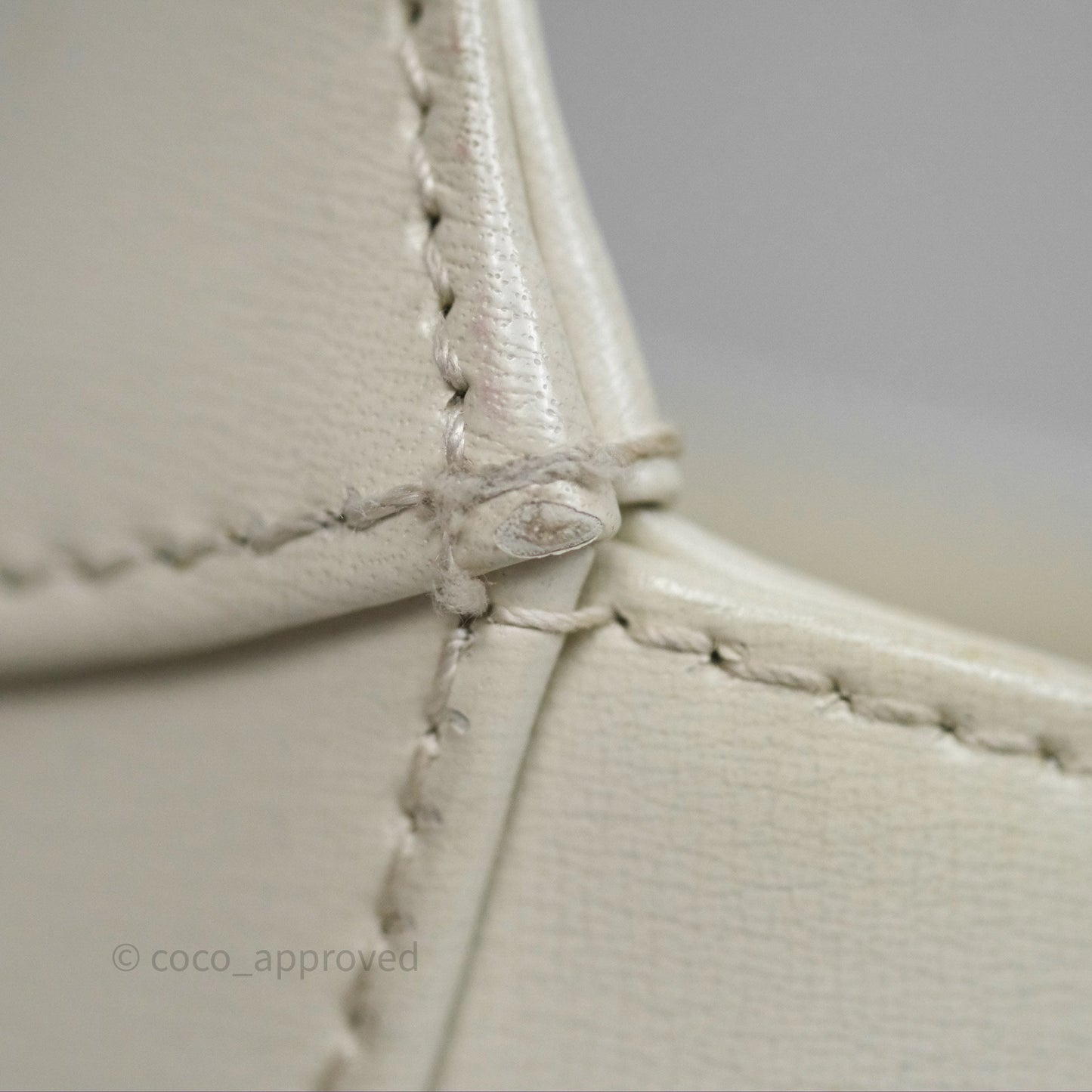 Gucci Jackie 1961 White Small Shoulder Bag Gold Hardware