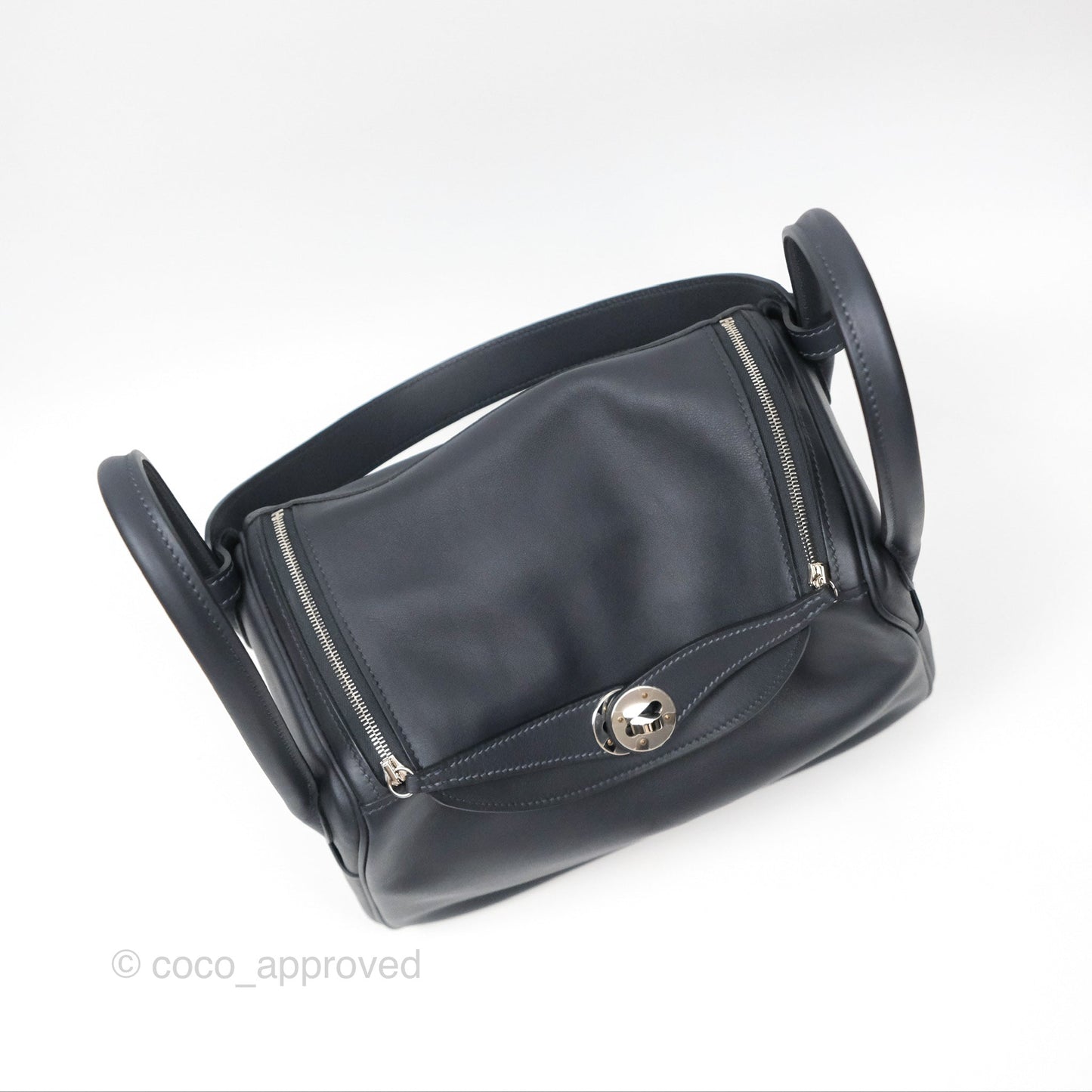 Hermès Lindy 26 Caban/Bleu Frida Swift Palladium Hardware