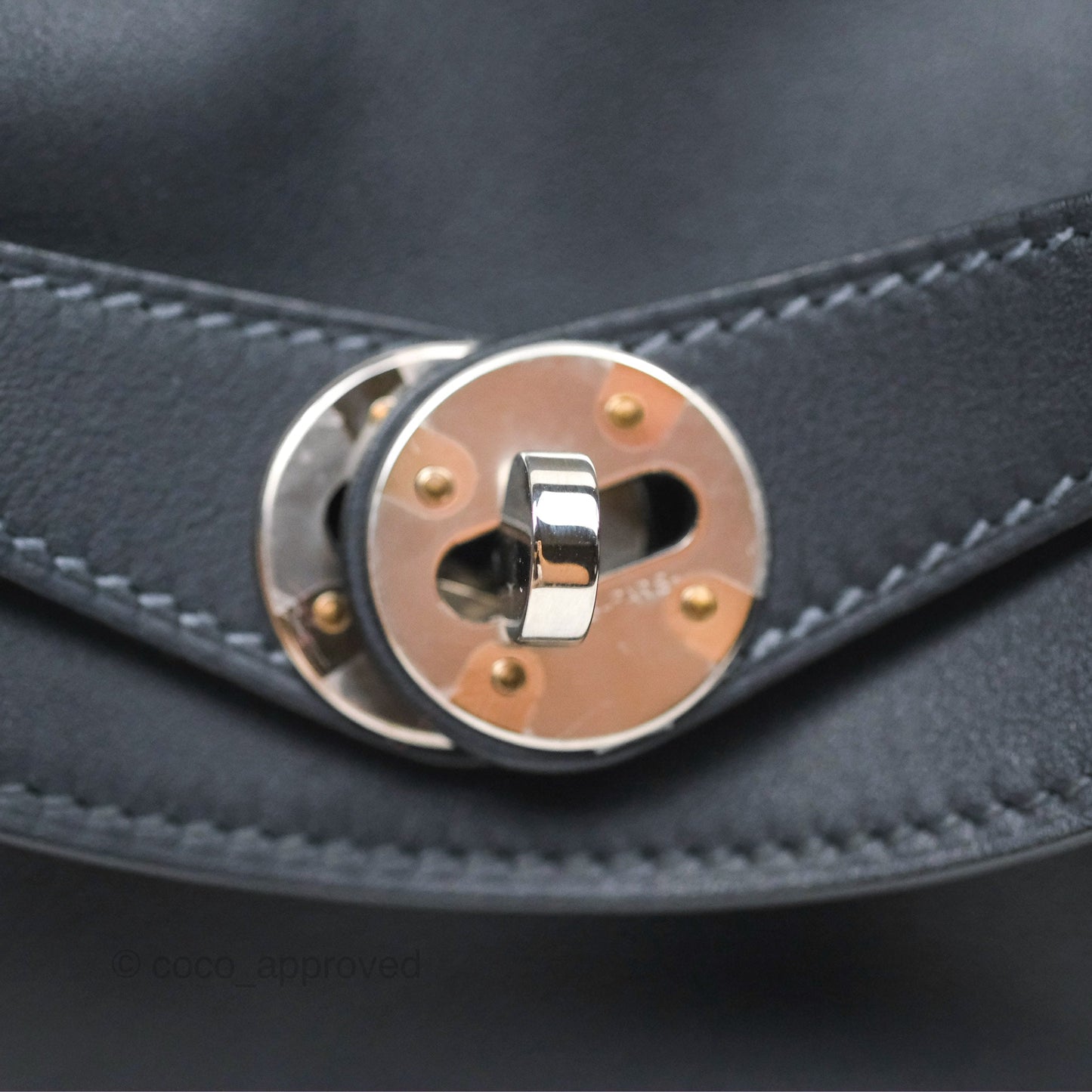 Hermès Lindy 26 Caban/Bleu Frida Swift Palladium Hardware
