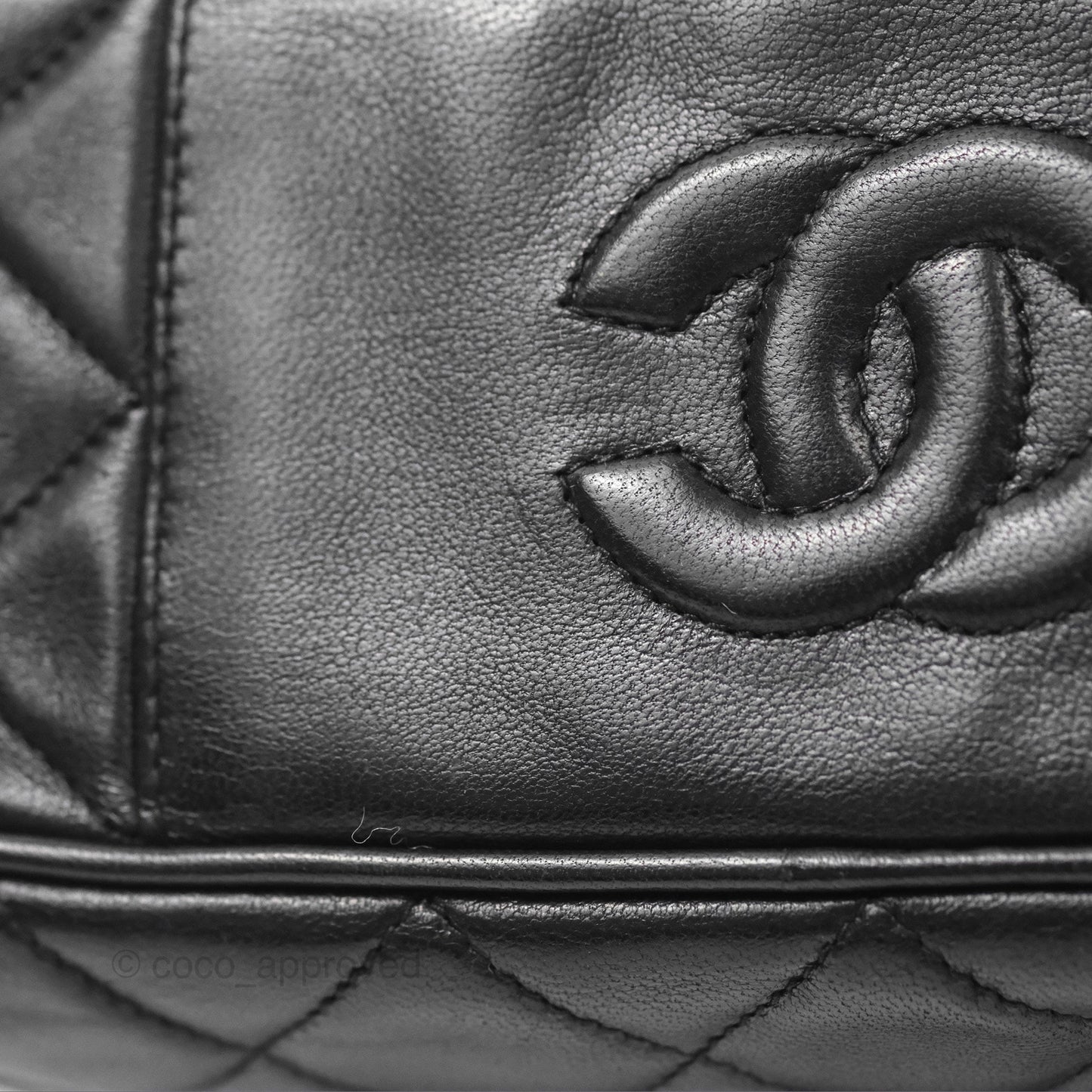 Chanel Vintage Quilted Shoulder Bag Black Lambskin Gold Hardware